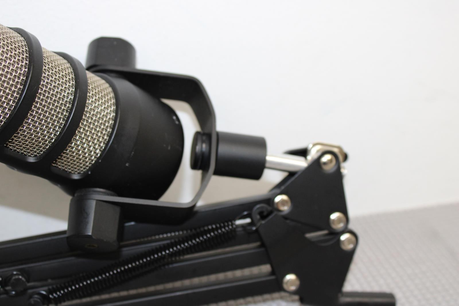 Rode PodMic Dynamic Microphone with Neewer Adjustable Boom Arm For Desk