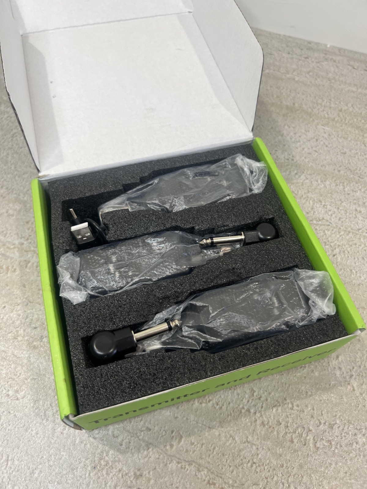Heikuding U3 Wireless Microphone Receiver System, XLR, Black
