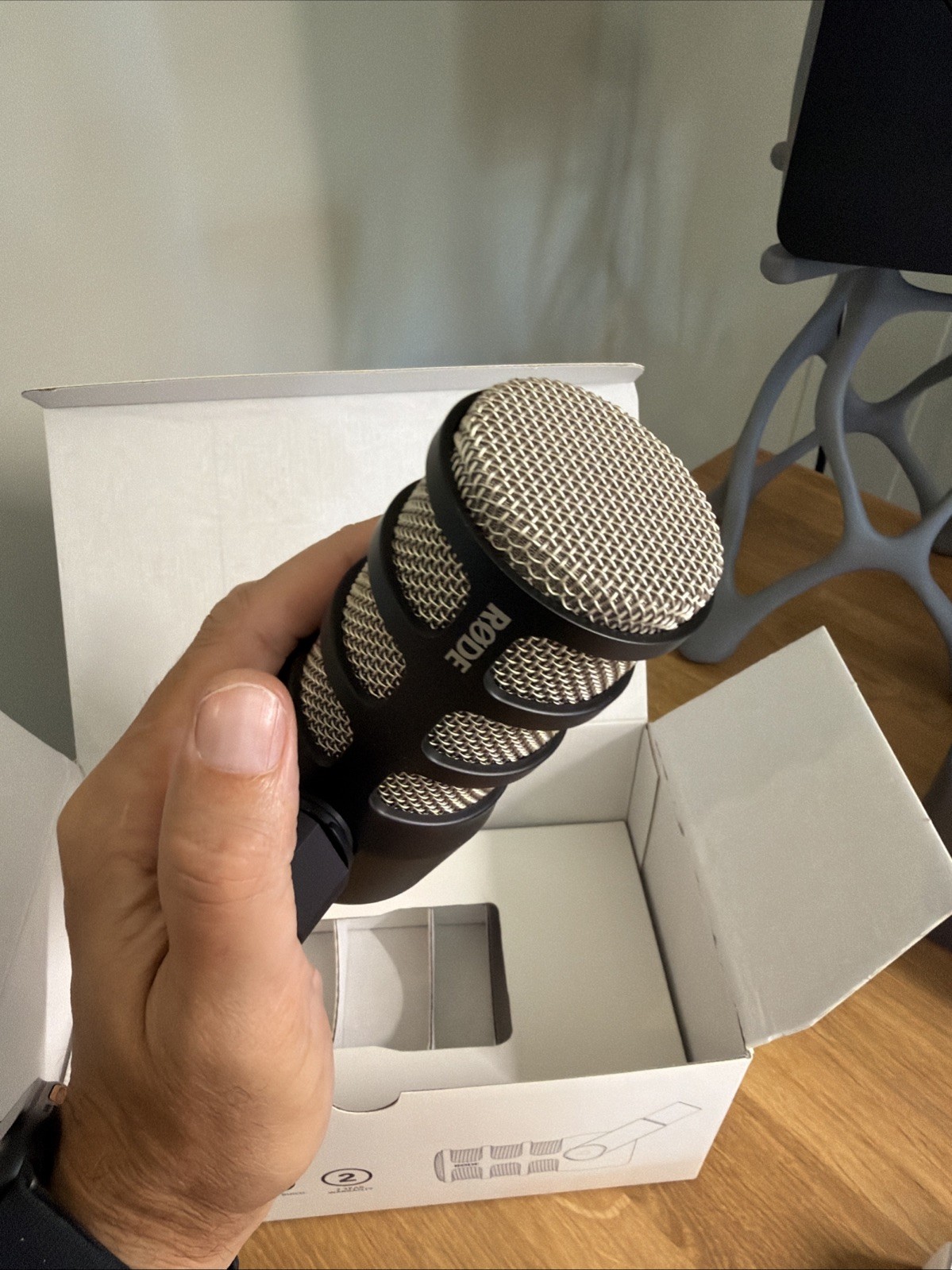 RODE PodMic Dynamic Podcasting Microphone Including Cable !!