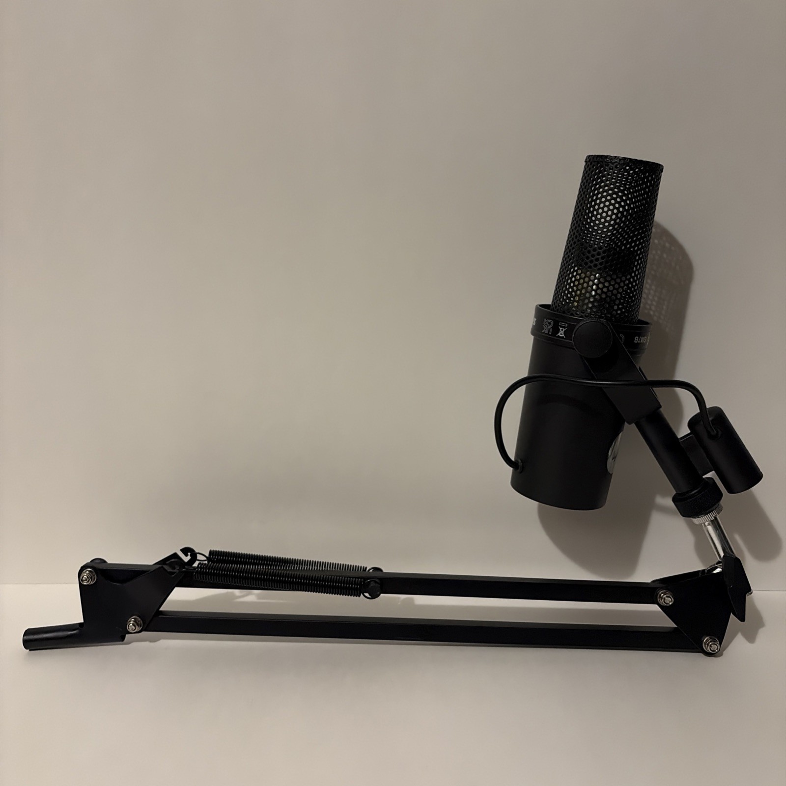 Shure SM7B Cardioid Dynamic Vocal Microphone With Arm