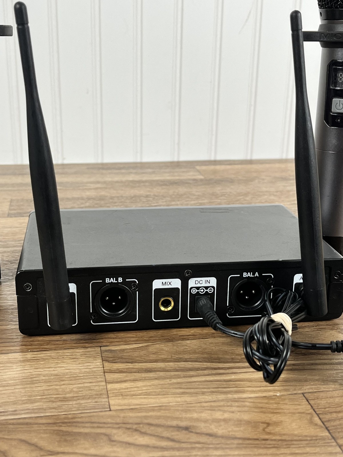 Tonor TW-820 Wireless Microphone System 2 Handheld Mics & Receiver Dual Channel