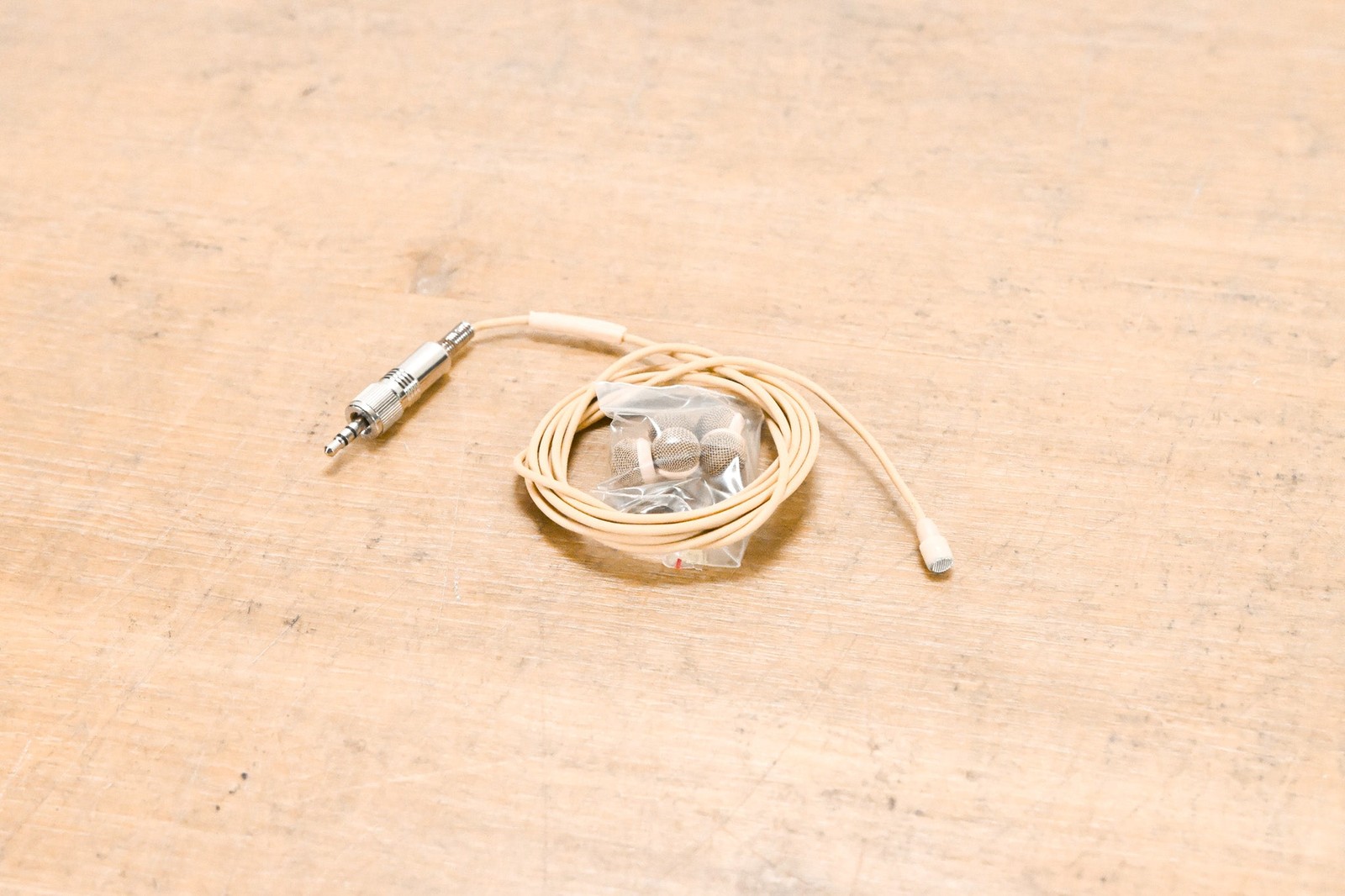 Sennheiser MKE 2 Lavalier Lapel Mic w/ Locking 3.5mm Connector – Beige CG012BC