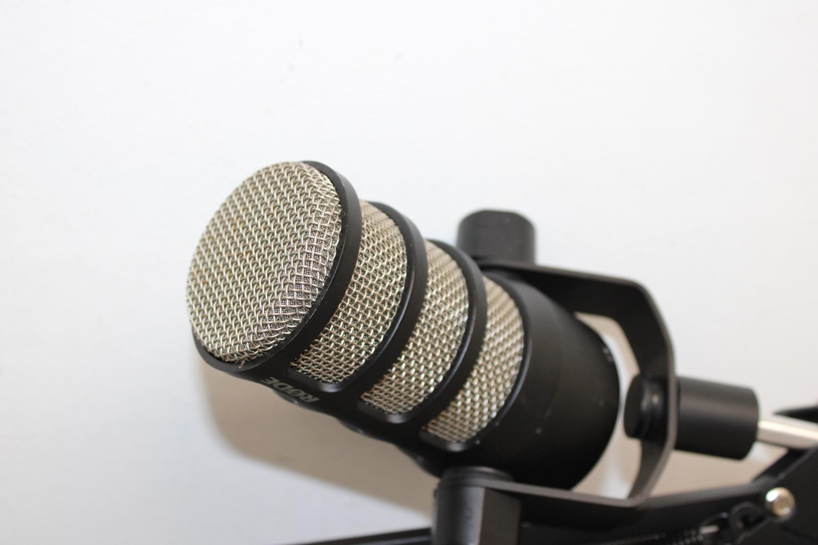 Rode PodMic Dynamic Microphone with Neewer Adjustable Boom Arm For Desk