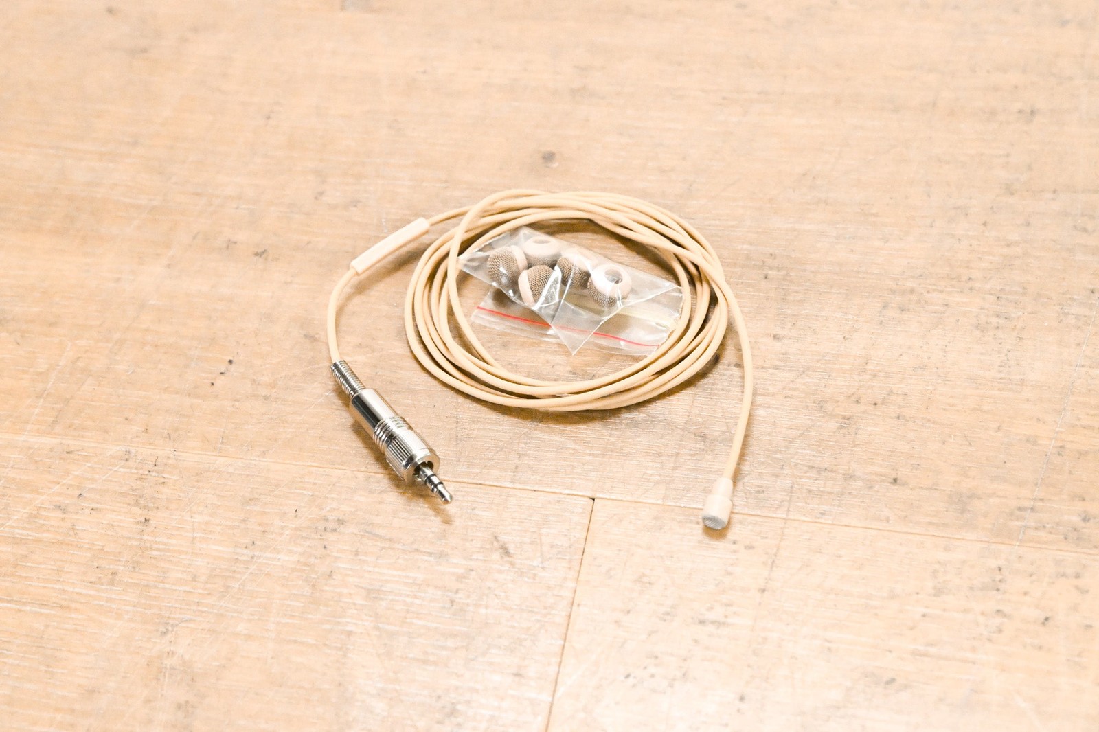 Sennheiser MKE 2 Lavalier Lapel Mic w/ Locking 3.5mm Connector – Beige CG012BD
