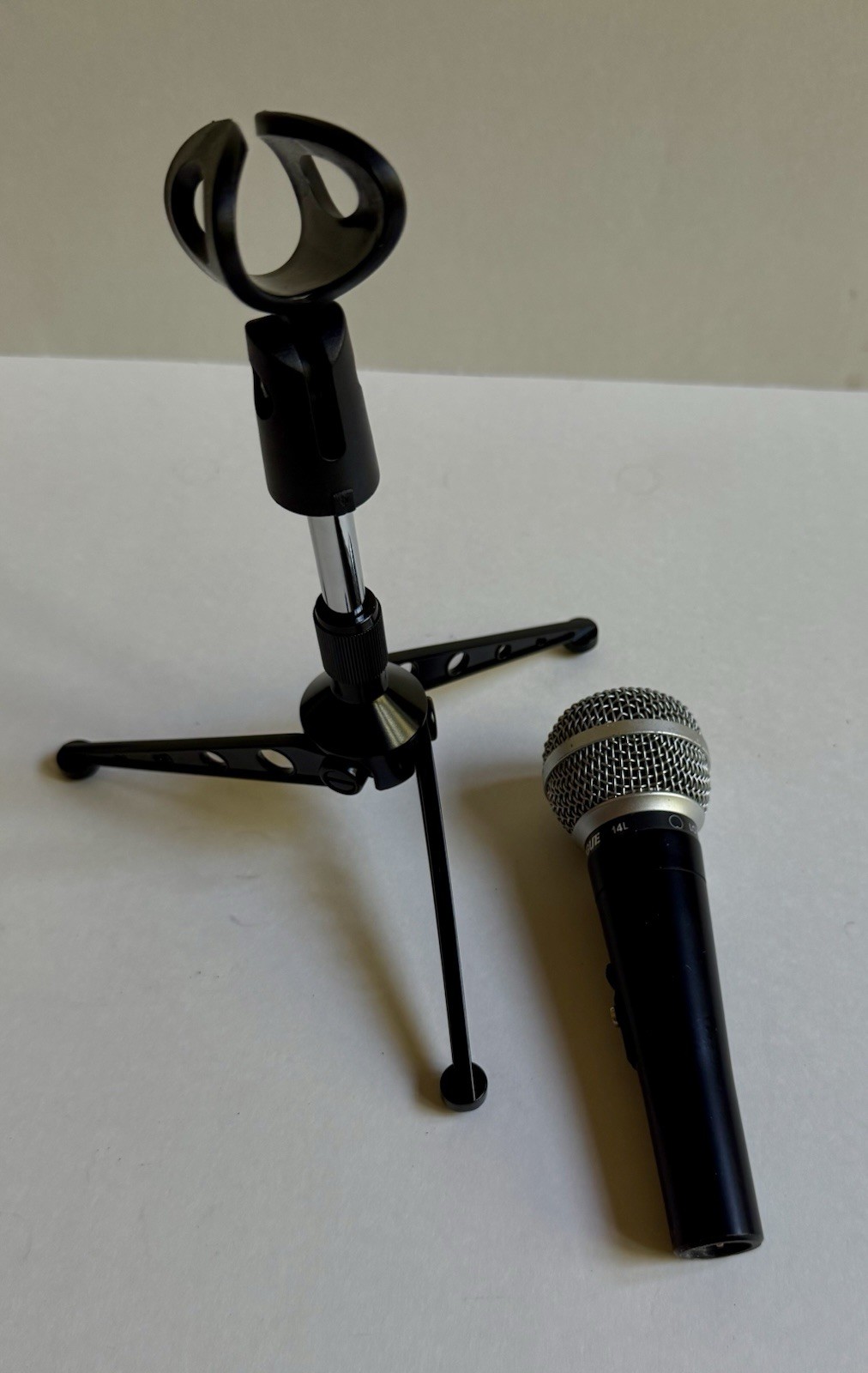 Lot Of Shure And Crown Audio Equipment DFR11EQ• UT1• UT4• Prologue 14L• +++