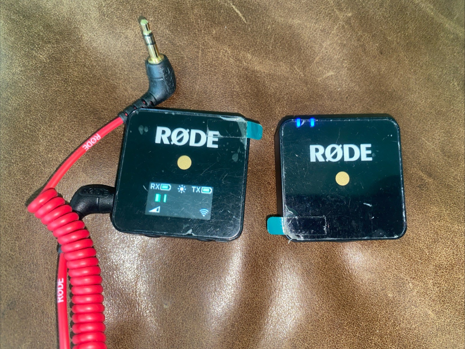 Rode Wireless GO Microphone and Receiver System, Compact Lightweight, Black