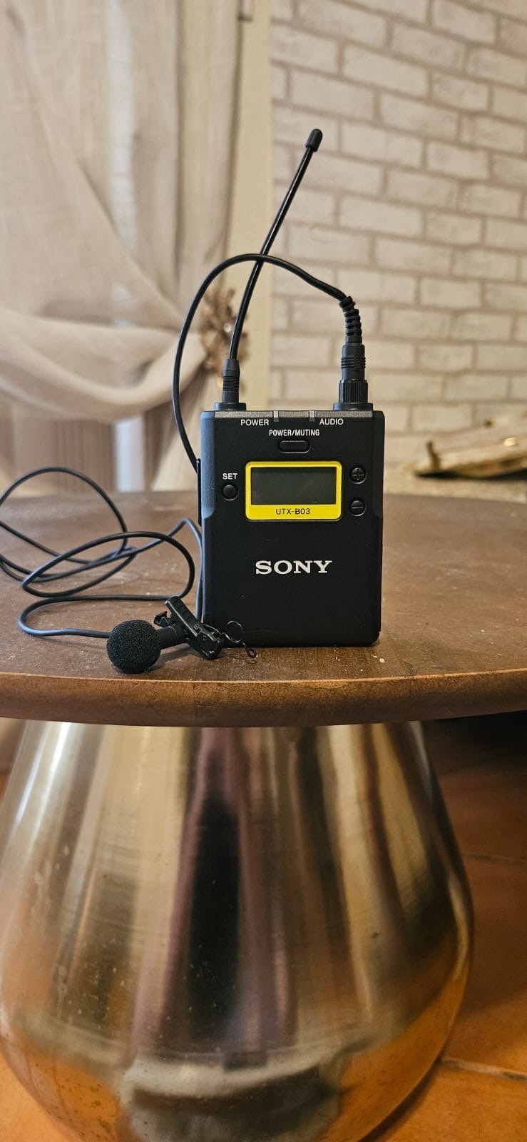 Sony UWP-D16 542MHz Camera-Mount Wireless Combo Microphone System