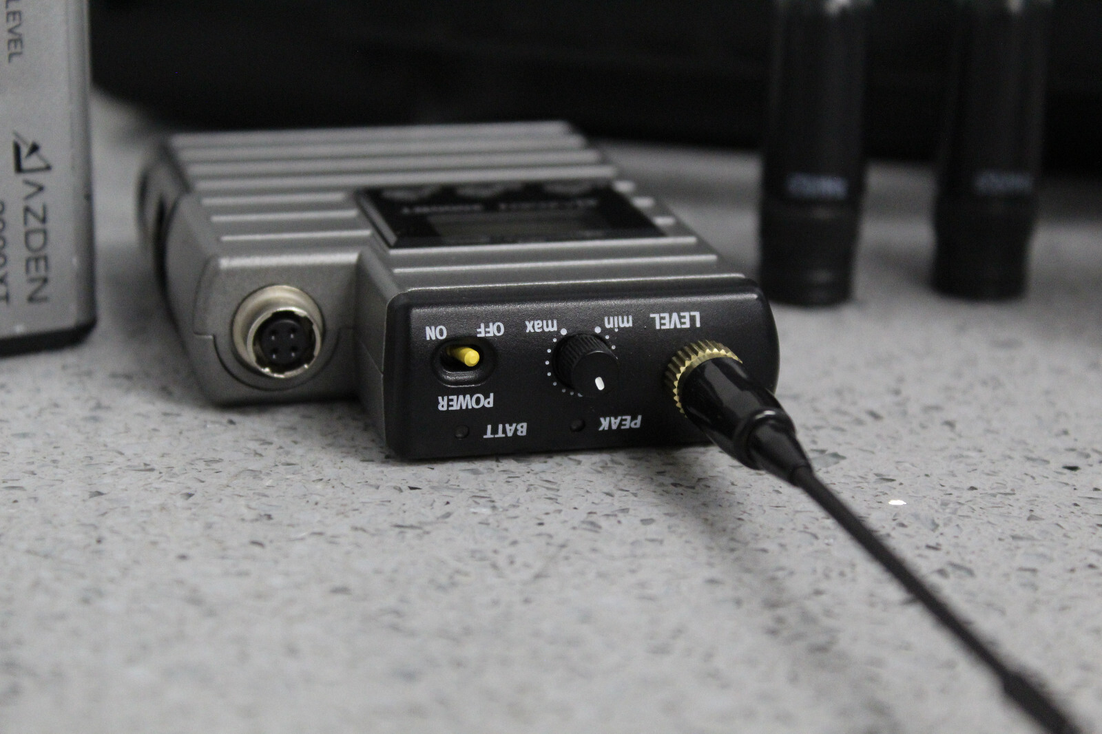 Azden 2000URX/Si 2000BT 2000XT Broadcast Camera Wireless Audio Bundle