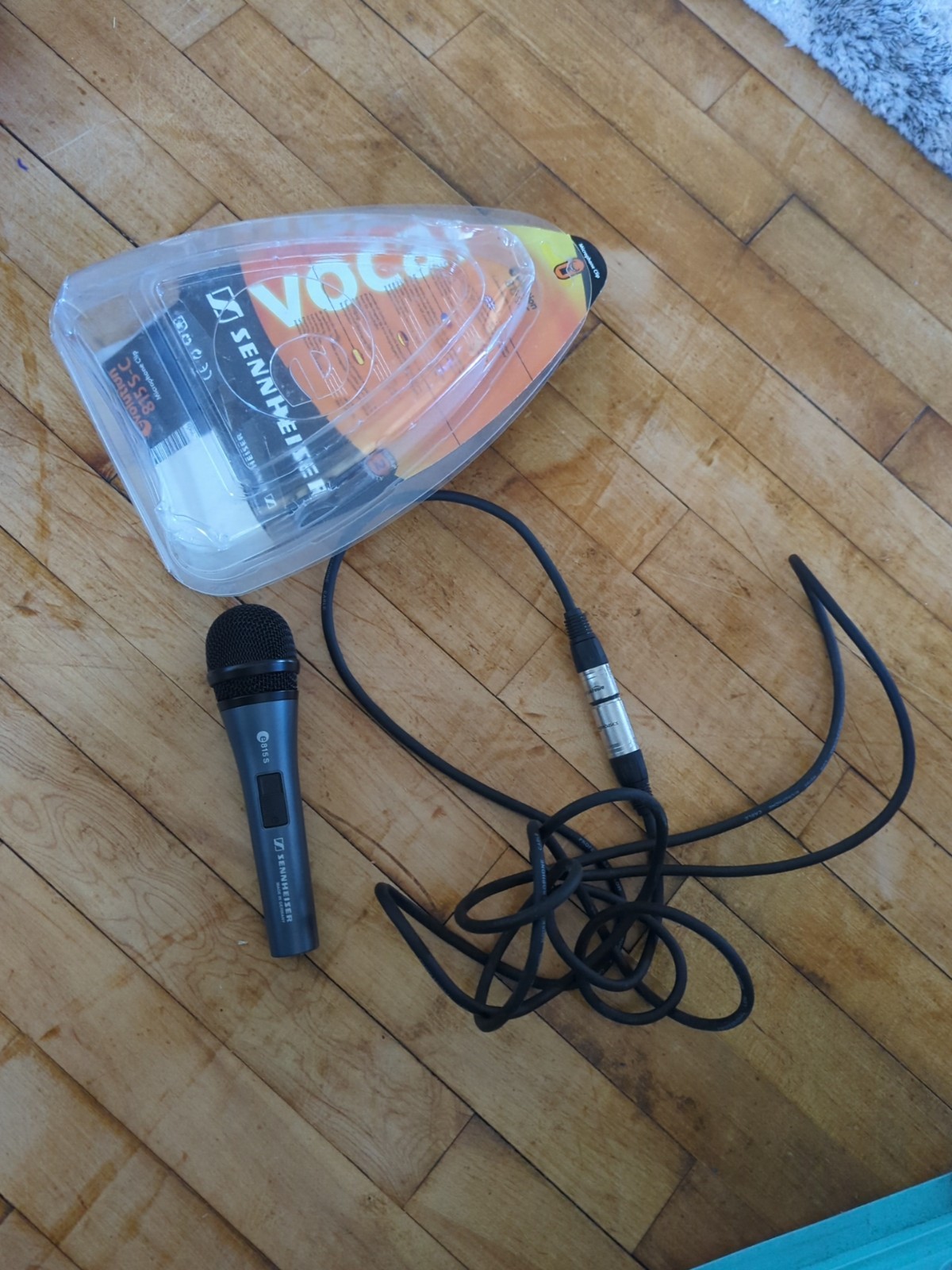 Sennheiser E815S Handheld Dynamic Vocal Microphone w/ Plastic case and cable