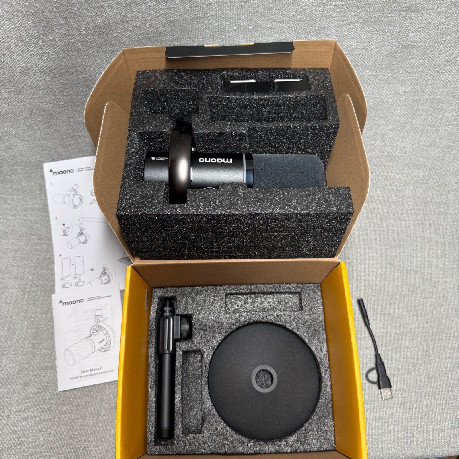 Maono PD200W Wireless Dynamic Microphone RGB USB-C Podcasting Streaming Gaming