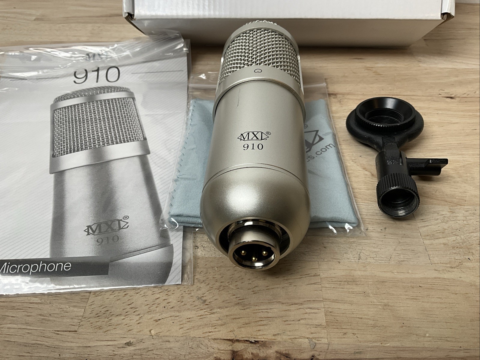 MXL Mics MXL 910 Voice/Instrument Condenser Microphone