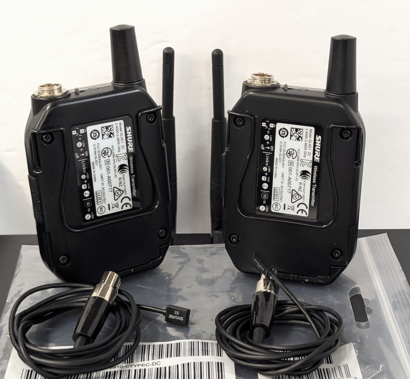 Lot of 2 Shure GLXD1 Z2 Wireless Bodypack Transmitters & Mini Mics * OPEN BOX