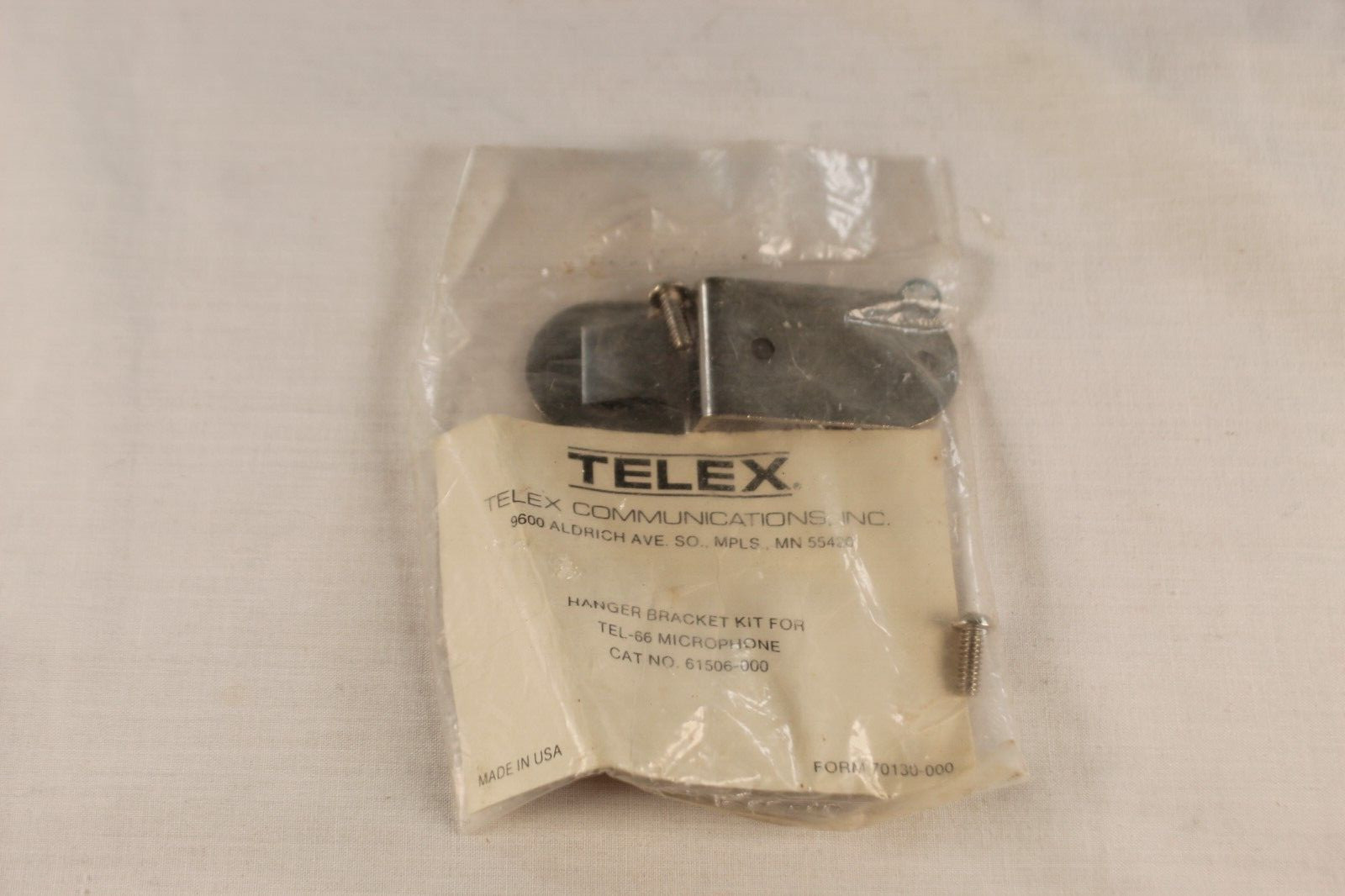 TELEX TEL-66 MICROPHONE MIC CLIP HANGER BRACKET KIT PN 61506-00 (E-1)