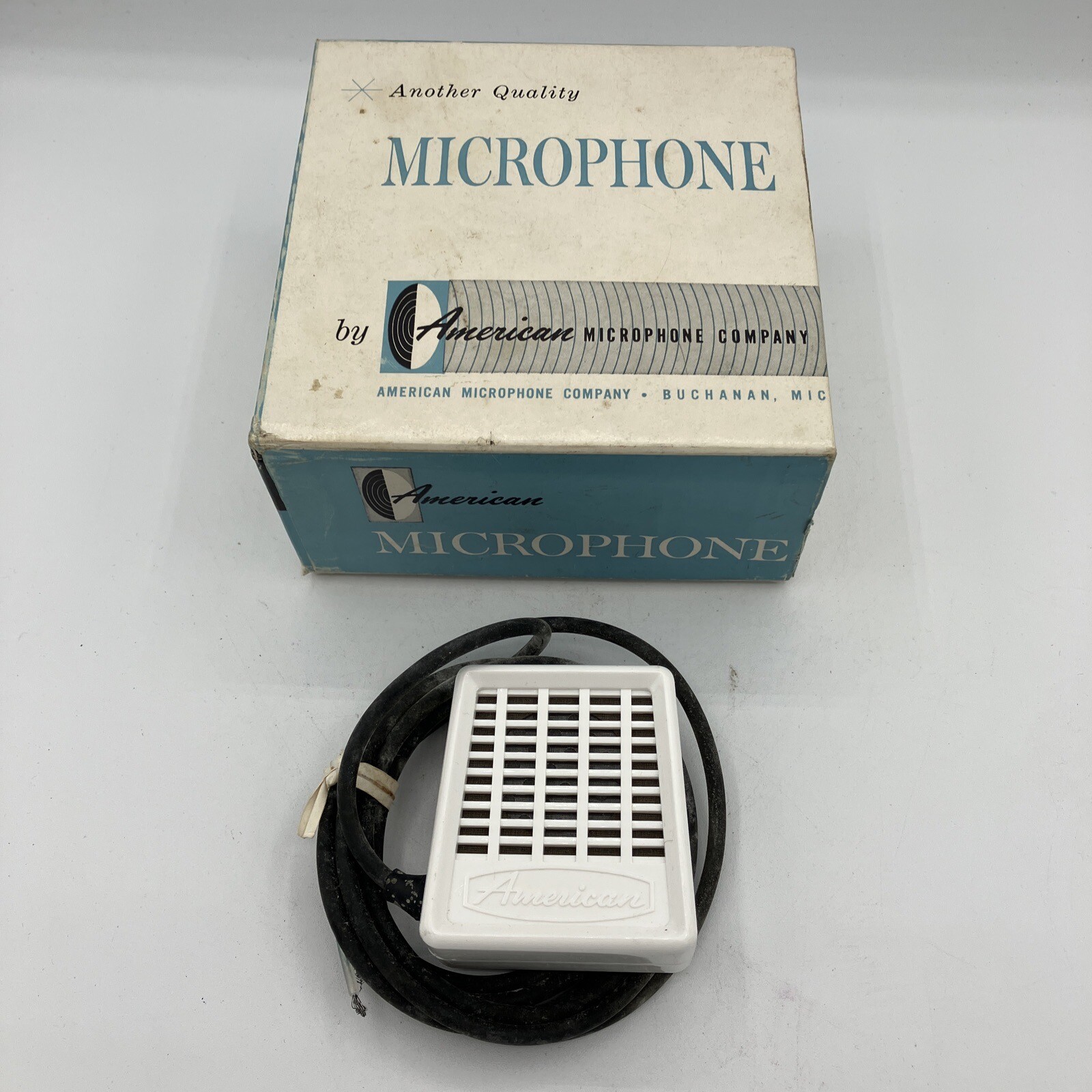 American Microphone Company 39A-848 White Square Plastic Handheld Wired