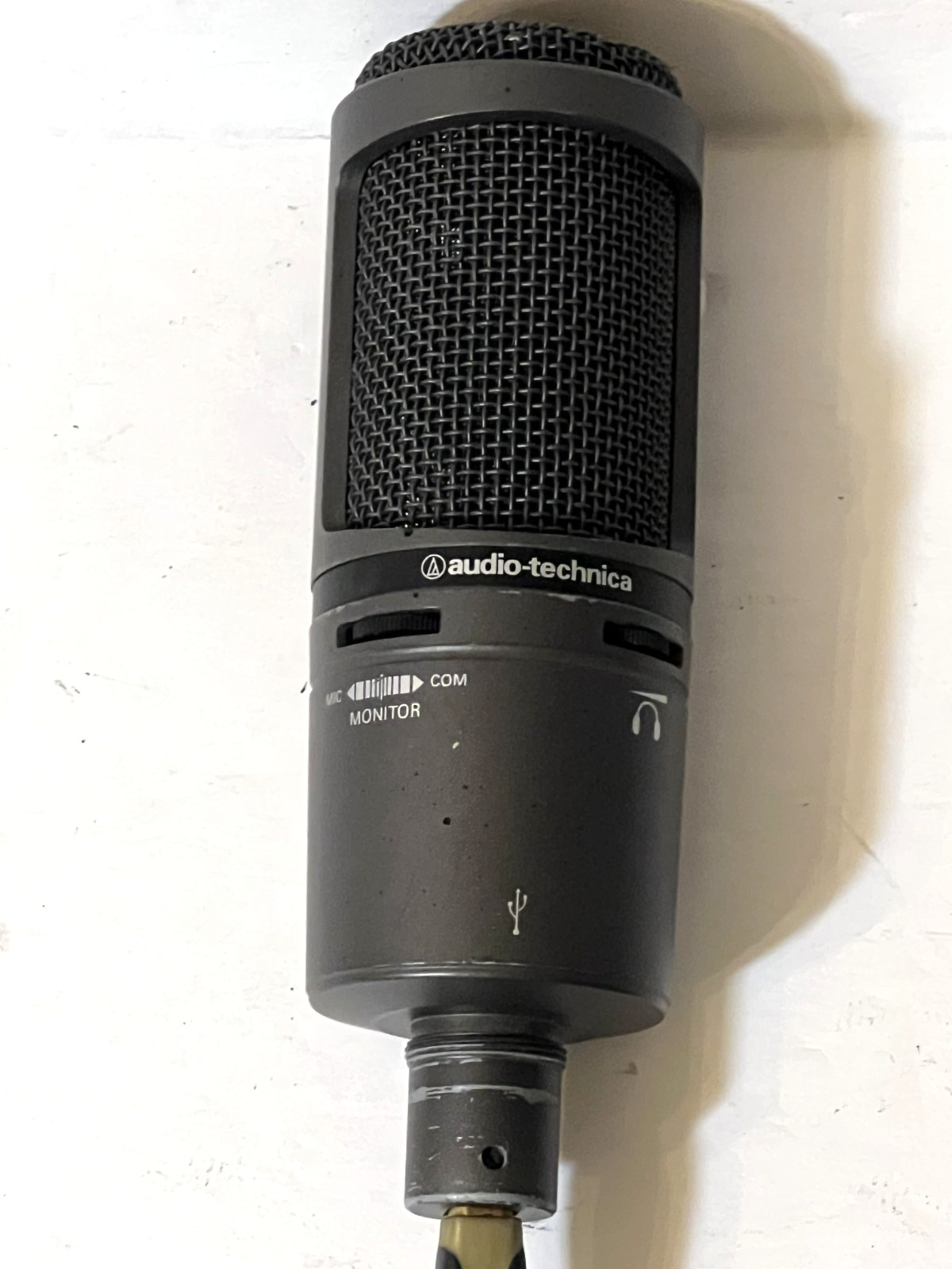 Audio Technica AT2020USB Cardioid Condenser Mic w Neewer Stand & New Shock Mount