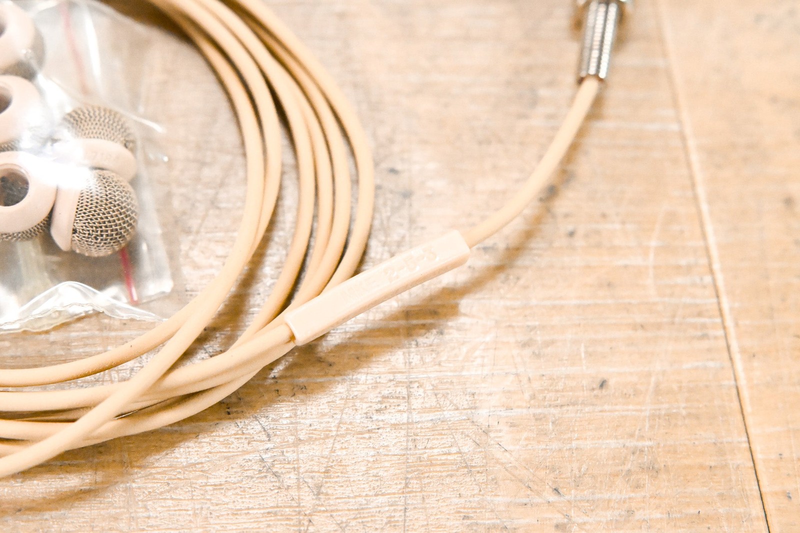 Sennheiser MKE 2 Lavalier Lapel Mic w/ Locking 3.5mm Connector – Beige CG012BD
