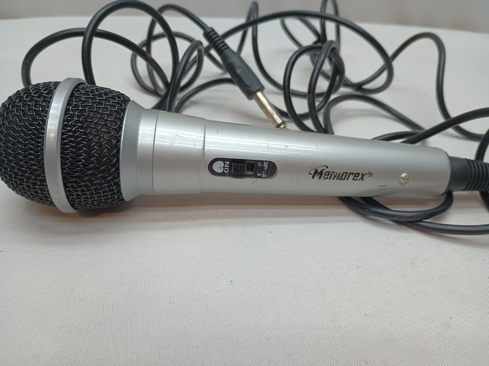 Memorex Corded Microphone 10 Ft Cord 1/4″ Plug Stage Performance