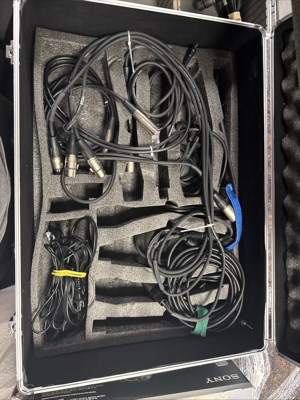 VocoPro UHF-8800 Pro 8 Channel Wireless Microphone Receiver w/ 4 Mics (LOOK)