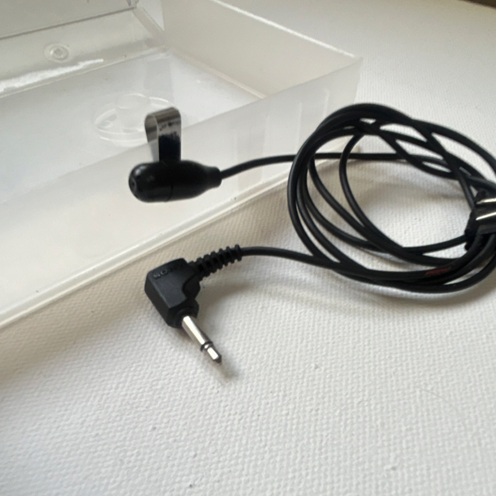 Sony Lavalier Lapel Microphone Wired 3.5mm (1/8 in) TRS Clip Black