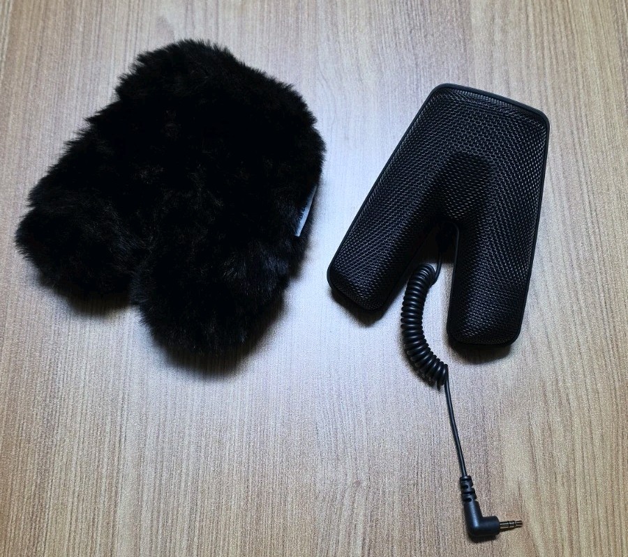 Sennheiser MKE 440 Professional Stereo Shotgun Microphone w/ Windscreen