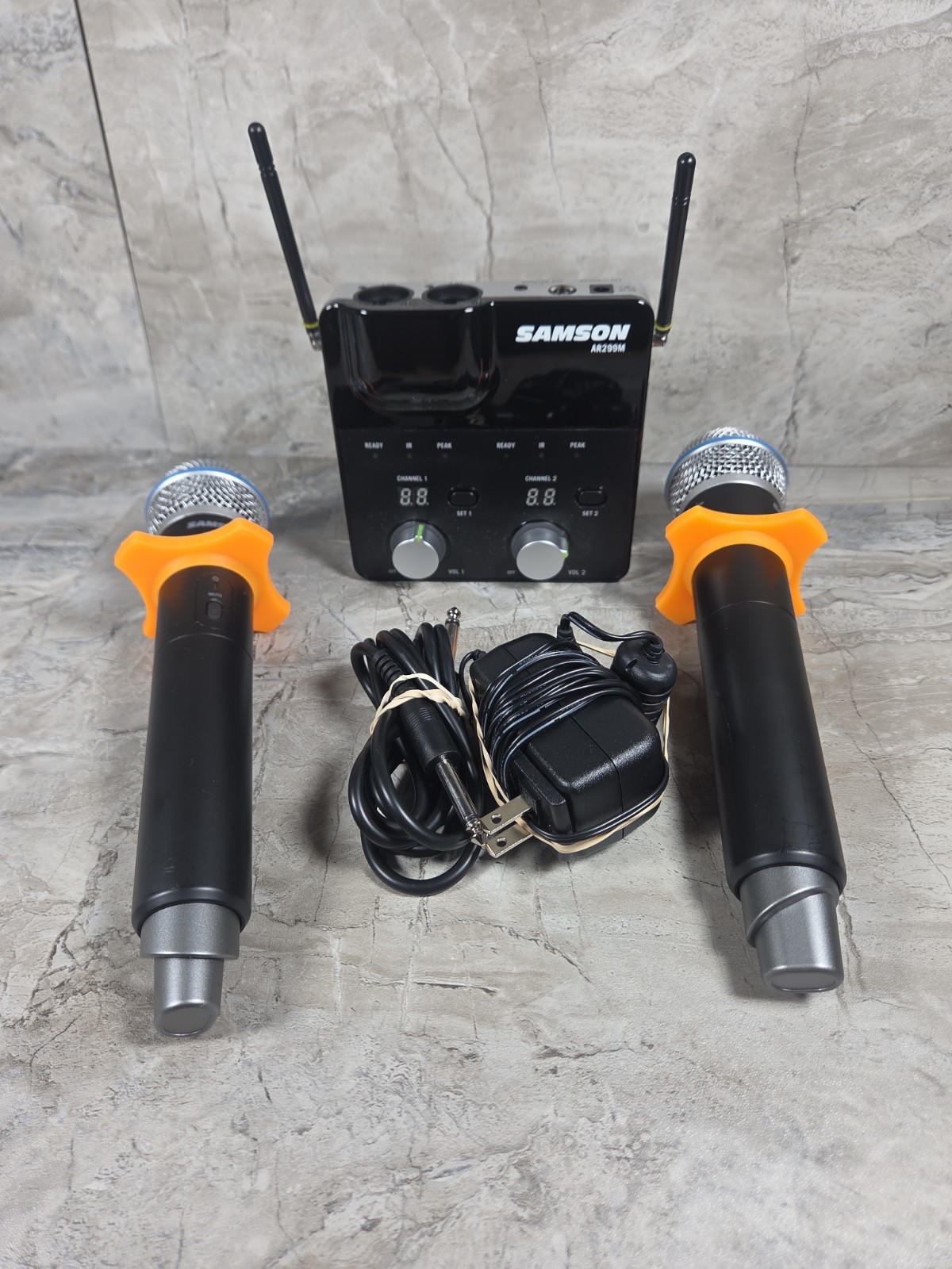 Samson Concert AR299m Handheld Dual-Channel System with Ch88 Microphones
