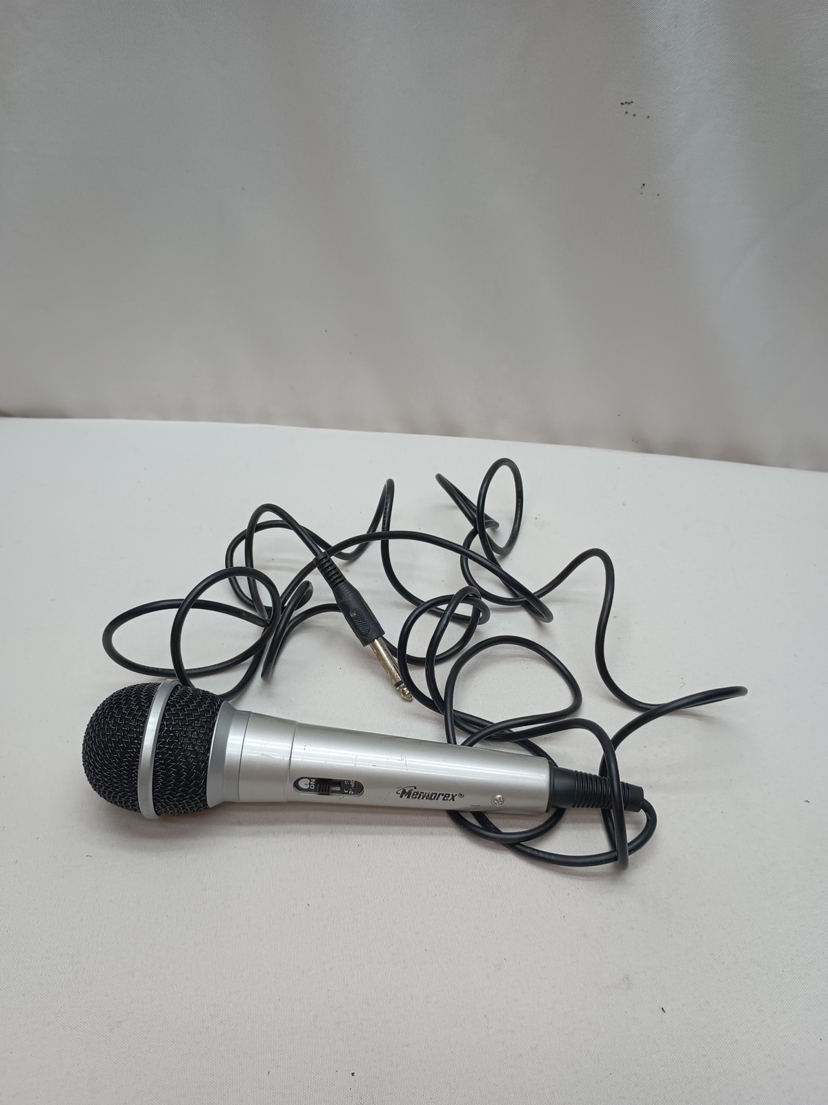 Memorex Corded Microphone 10 Ft Cord 1/4″ Plug Stage Performance