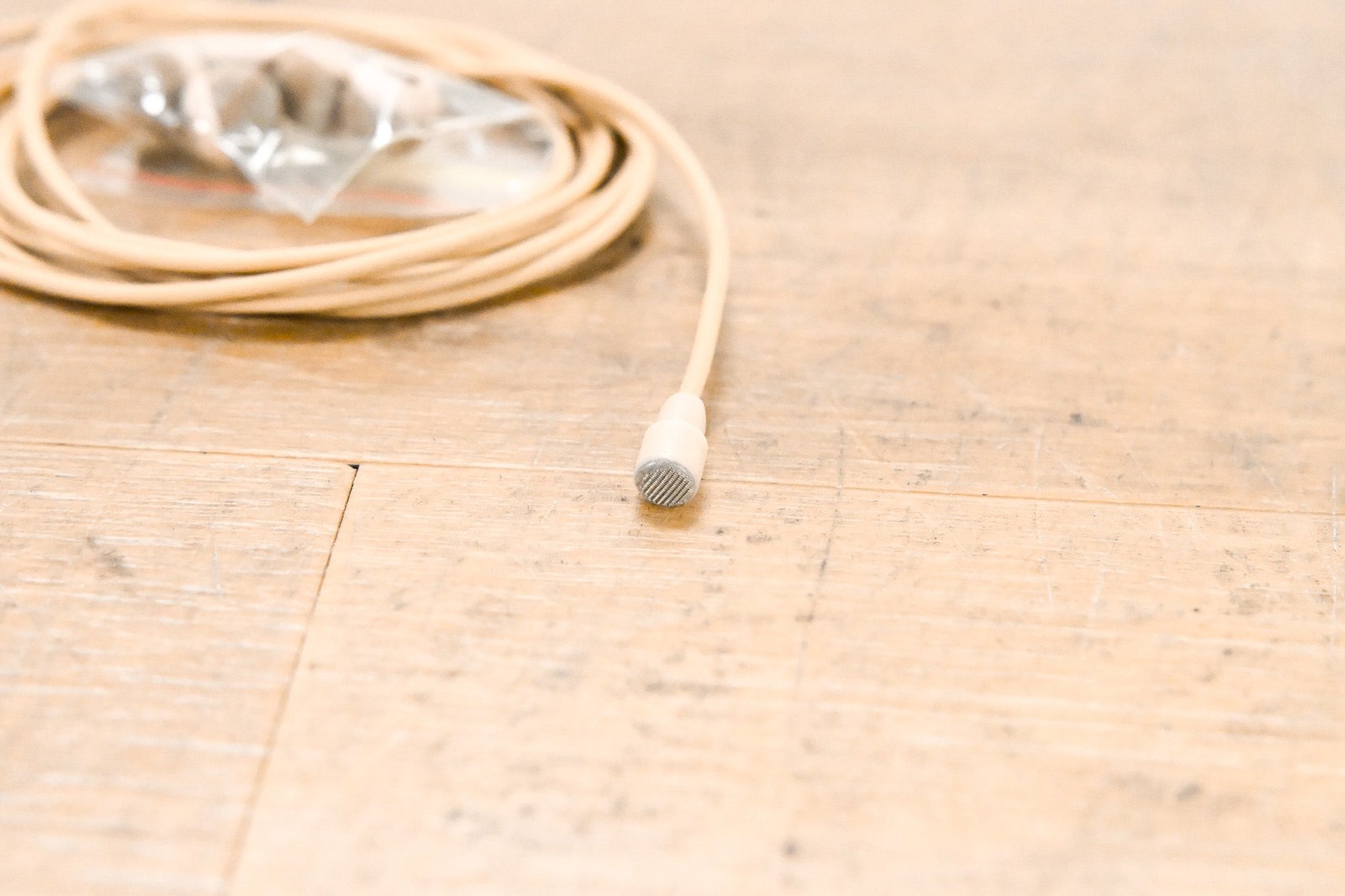 Sennheiser MKE 2 Lavalier Lapel Mic w/ Locking 3.5mm Connector – Beige CG012BD