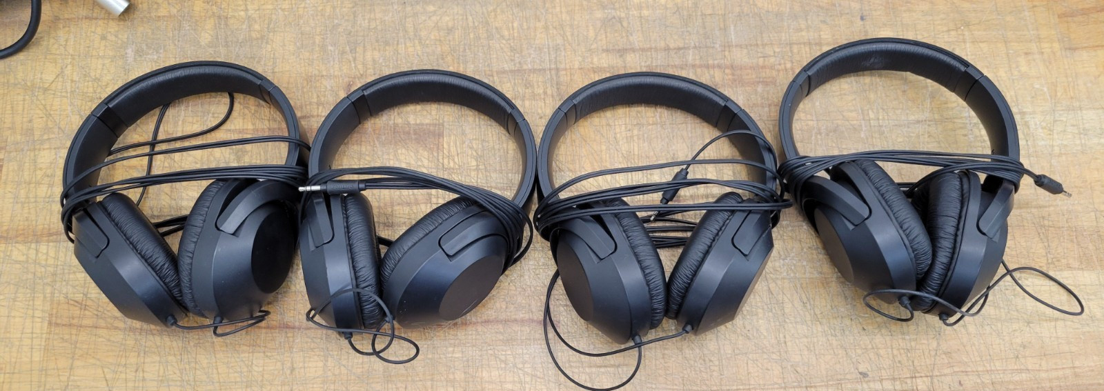 Lot of Headphones and Microphones for Podcasting: Movo and Phillips – USED