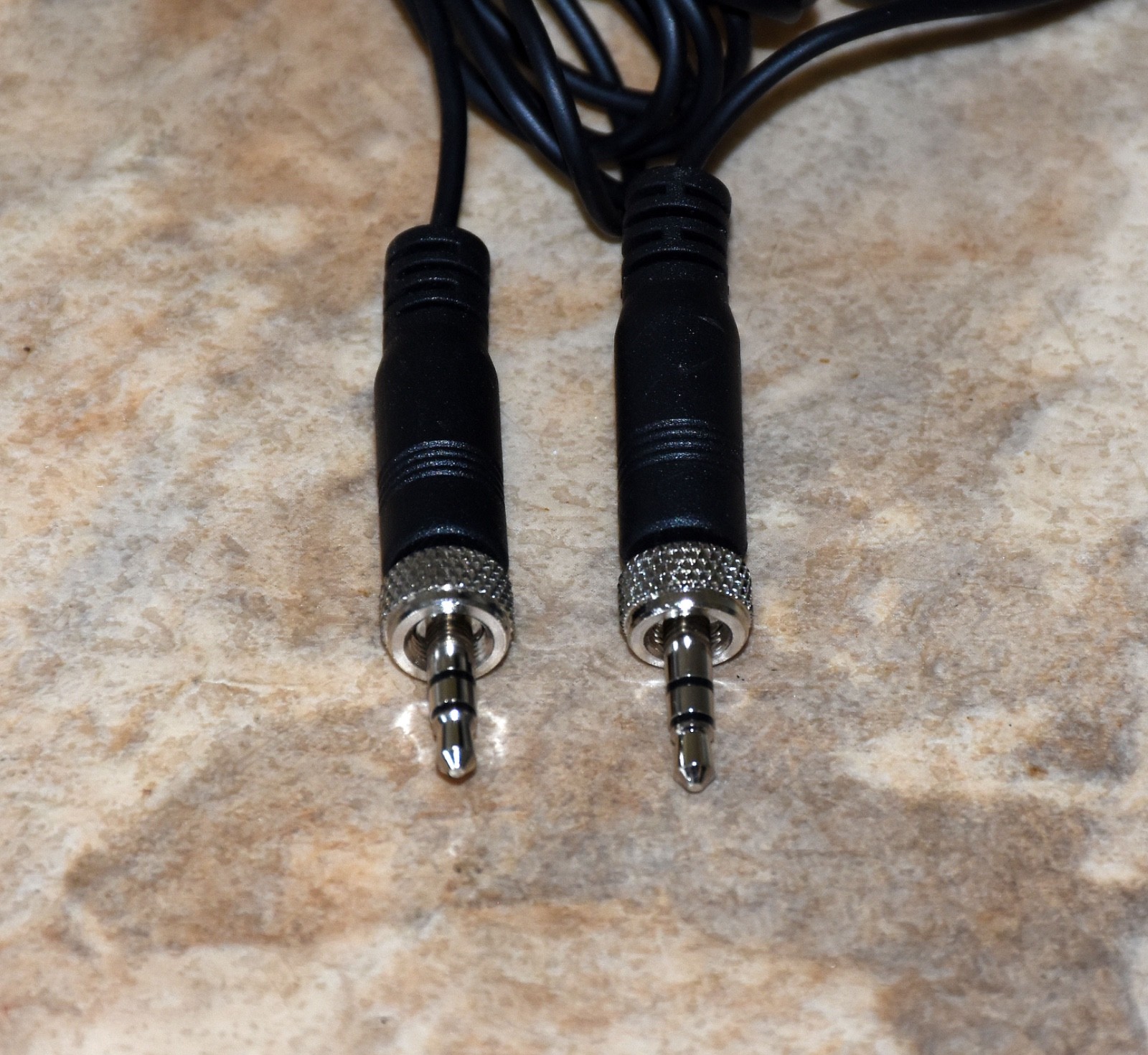Lot of 2 Clip-On Lavalier Lapel Microphones Locking 3.5mm TRS Tested