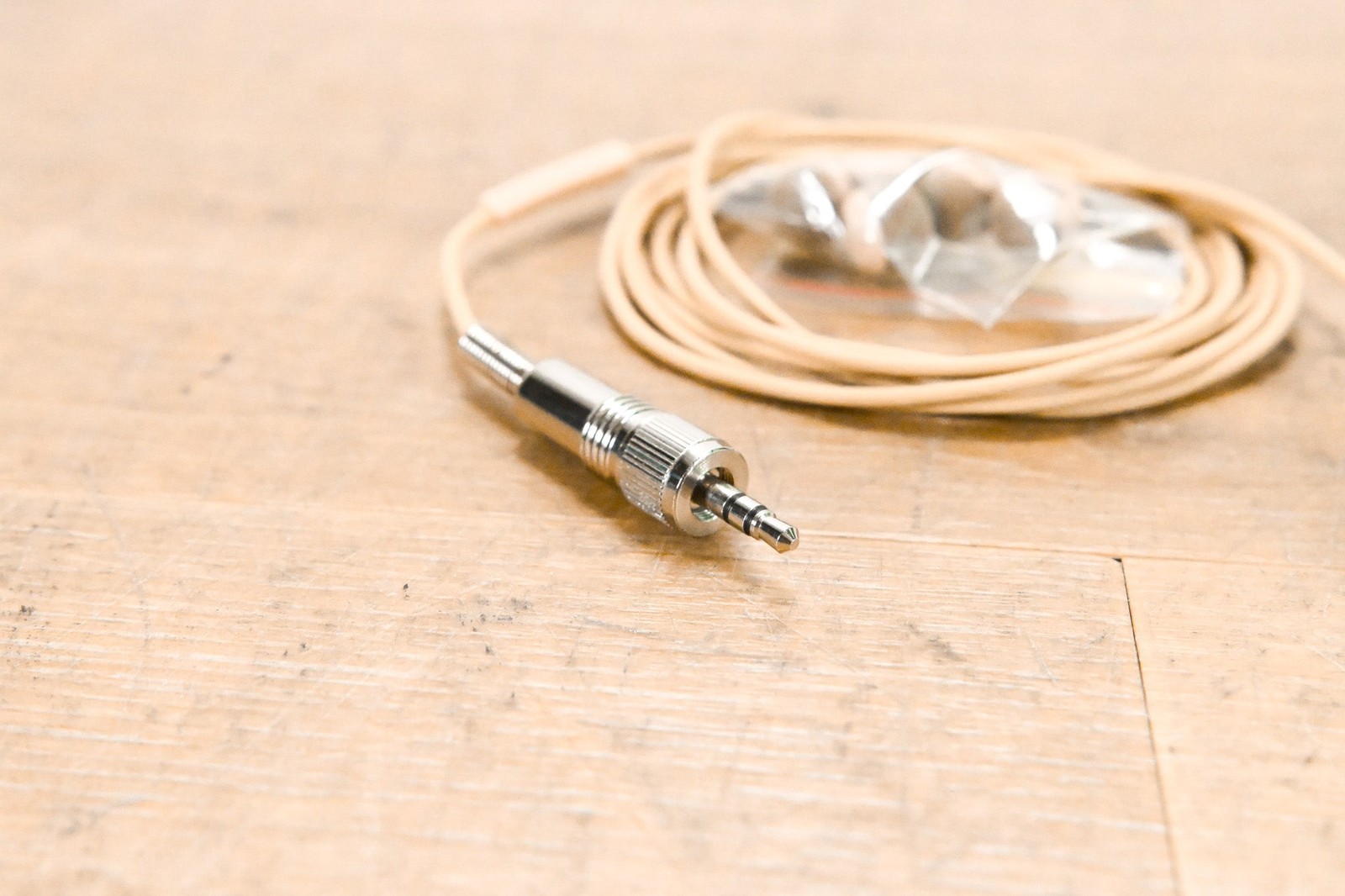 Sennheiser MKE 2 Lavalier Lapel Mic w/ Locking 3.5mm Connector – Beige CG012BD