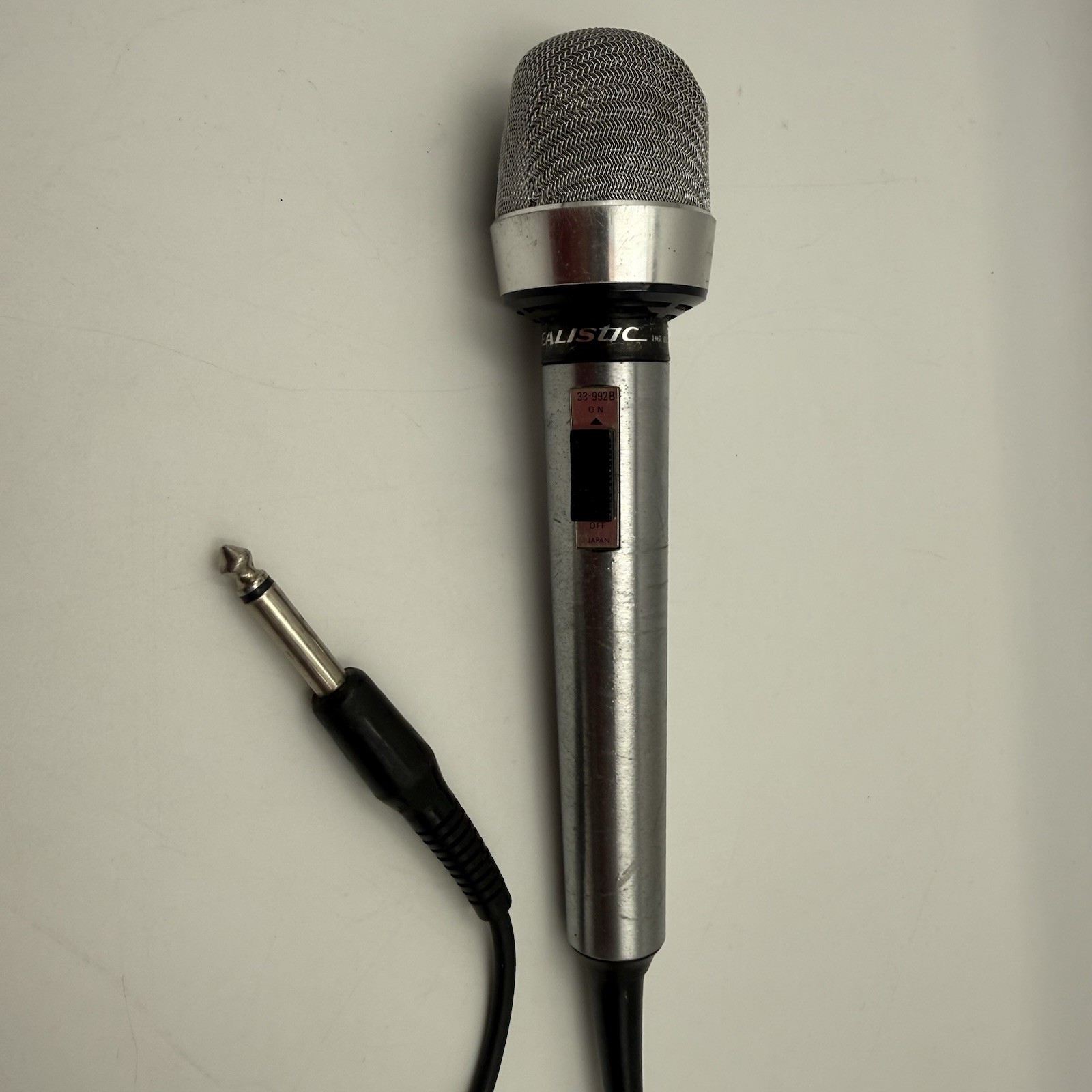 Vintage REALISTIC JAPAN SUPER CARDIOID DYNAMIC MICROPHONE 33-992B