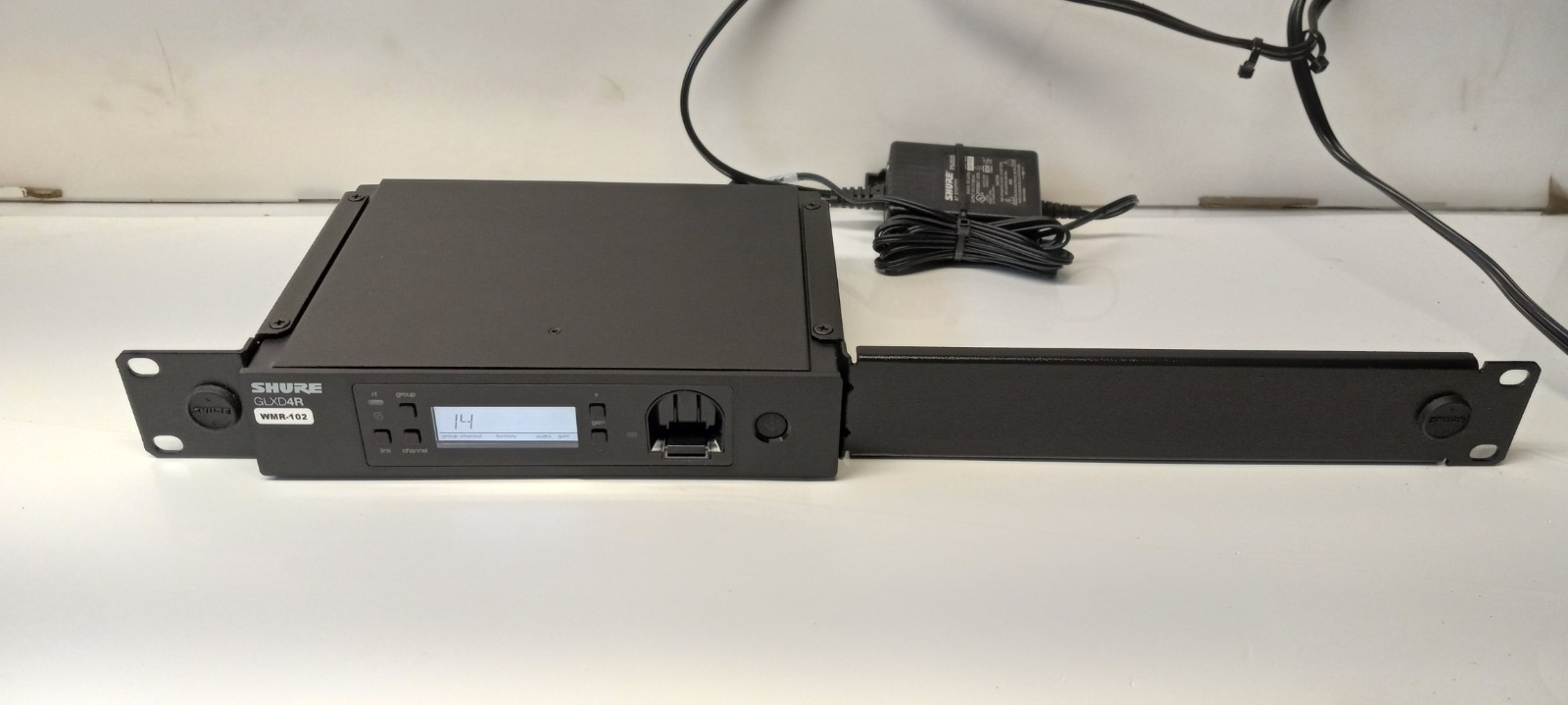 SHURE GLXD4R Z2 2.4 GHz Digital Wireless Microphone Receiver WMR-102 w/Adapter