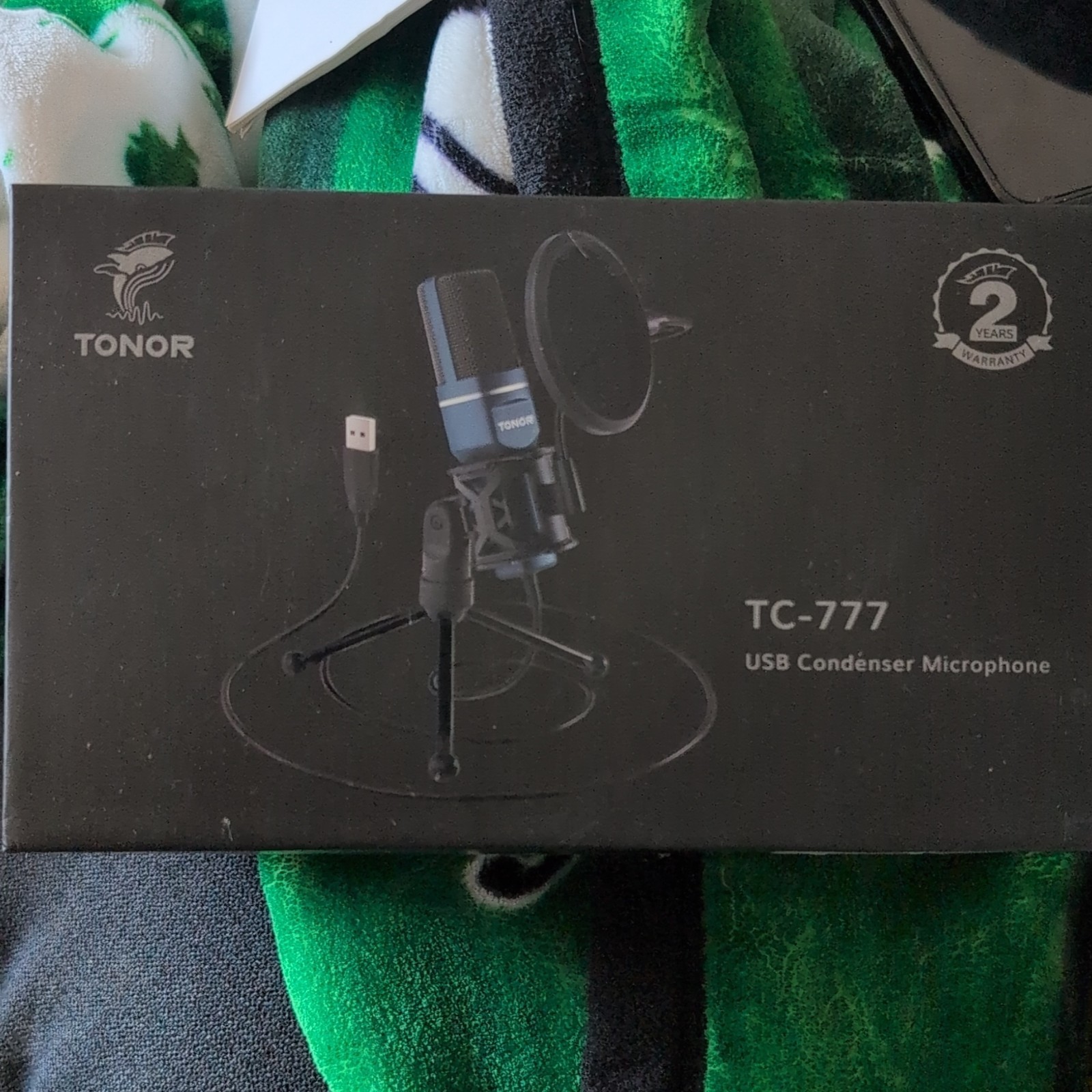 TONOR TC-777 USB Wired Condenser Microphone w/ Integrated Pop Filter & Stand
