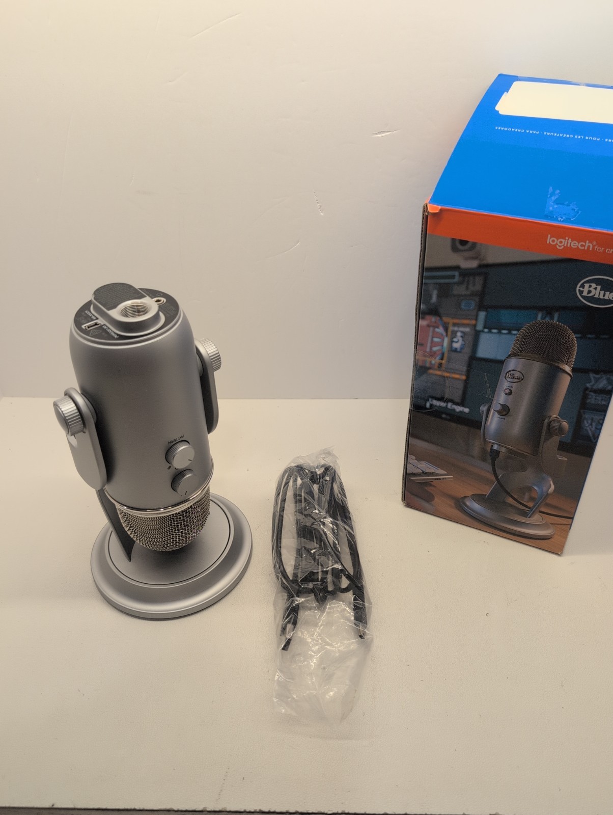 Blue Yeti USB Microphone – Platinum Open box