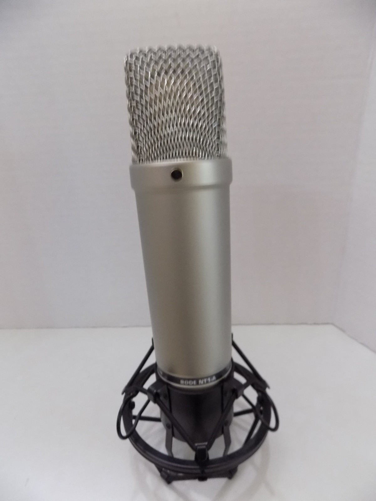 Rode NT1-A P48 Cardioid Condenser Microphone Studio w/SMI Shock Mount Pouch Box