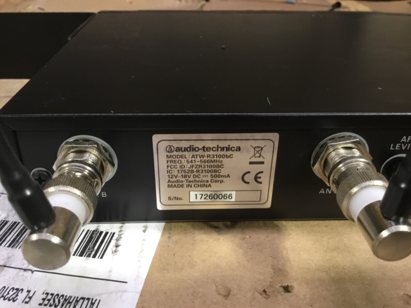 Audio-Technica ATW-R3100b UHF Synthesized Diversity Receiver. W/mounting bracket