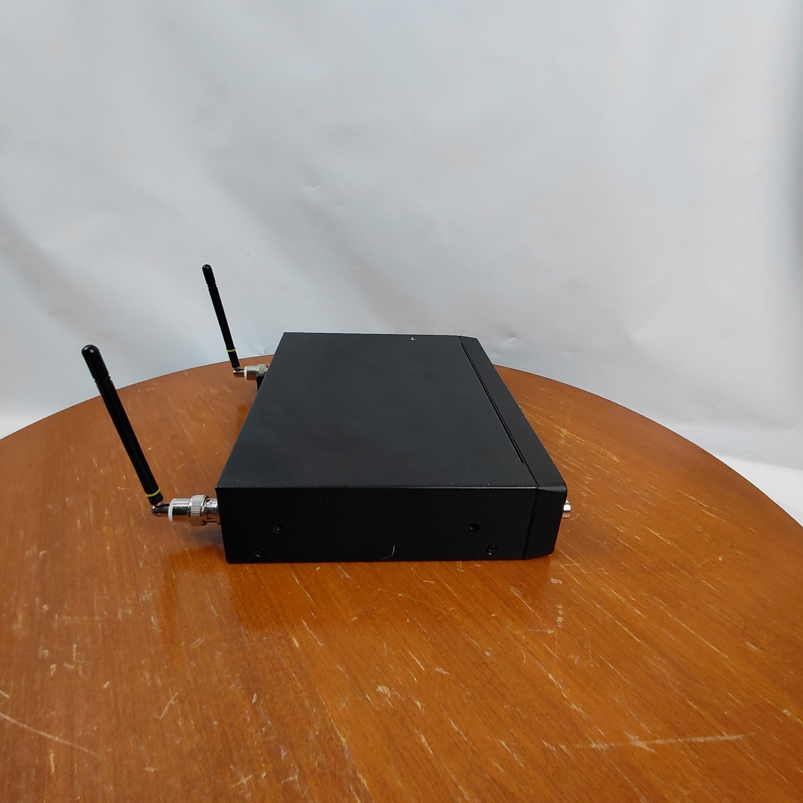 Samson CR99 UHF Wireless Receiver and CH99 Microphone Read Description