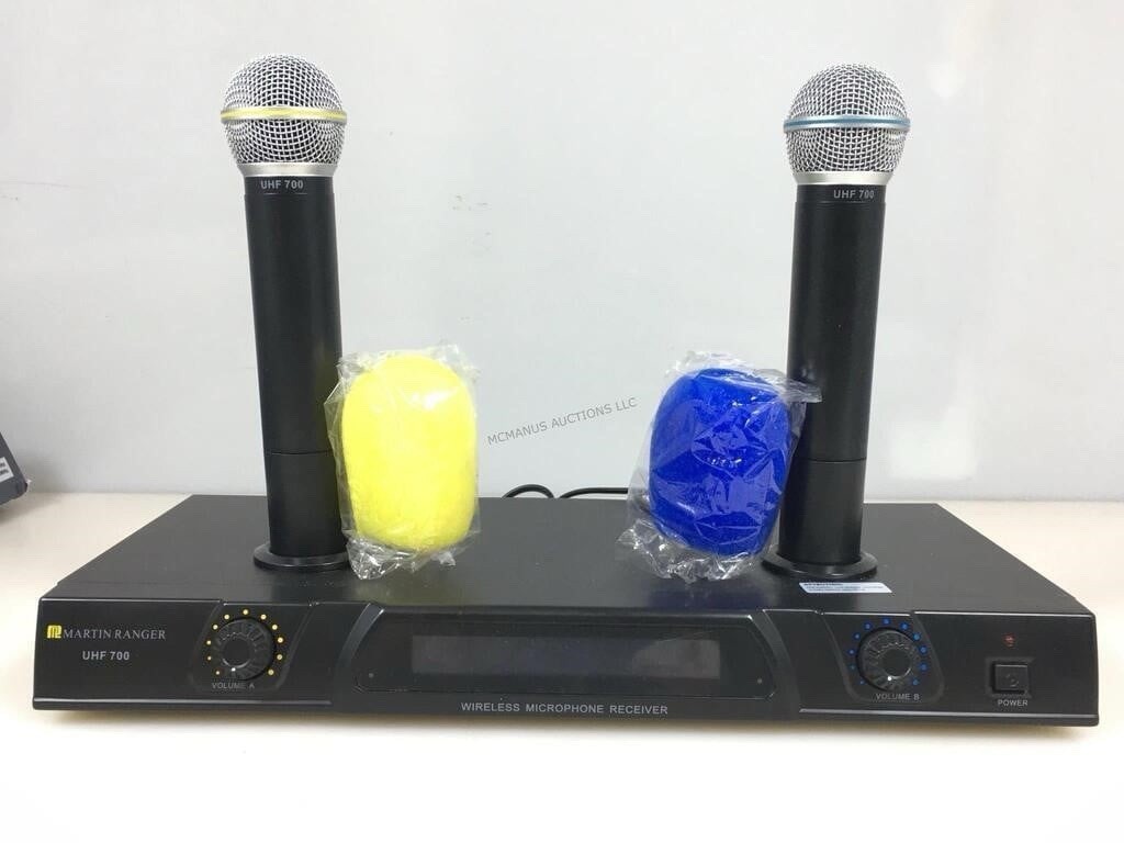 Martin Ranger WM-100 Professional Wireless Microphone Receiver &Two Microphones.