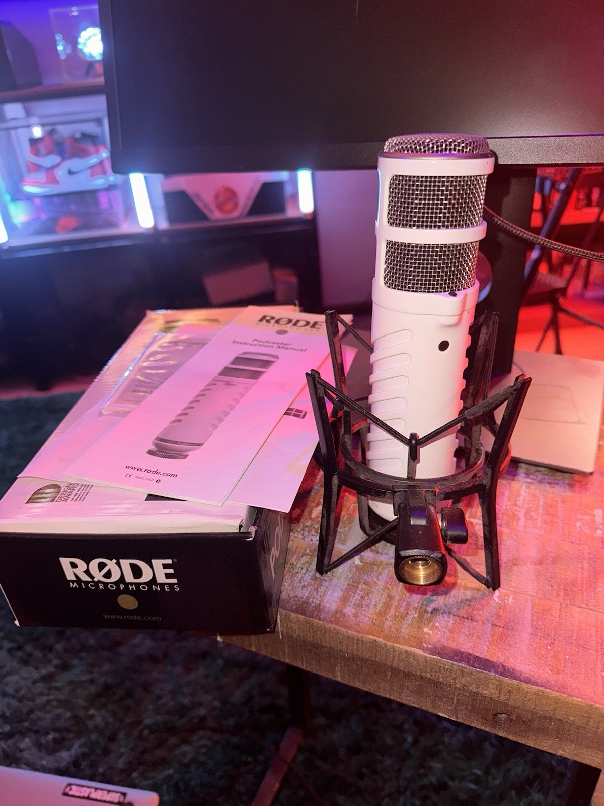 RØDE Podcaster USB Dynamic Broadcast Microphone W/ Shock Mount & Cable (Tested)