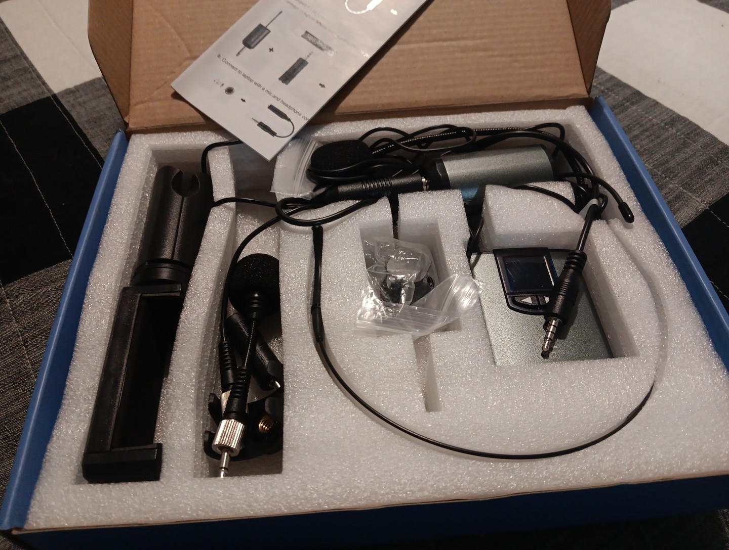YIHAIONLY UHF Wireless Headset Microphone System w/ Tripod * NEW OPEN BOX