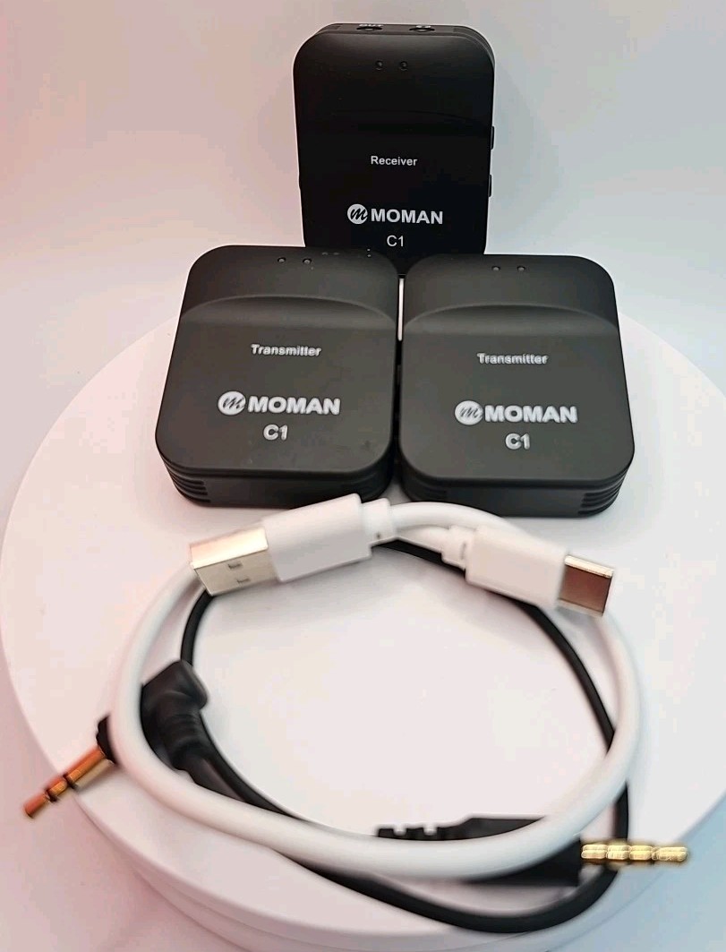 Moman C1 Wireless Lavalier Microphone System UHF Transmitter x2 Receiver x1