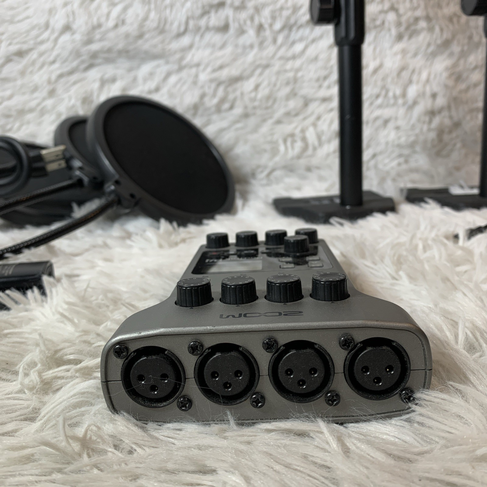 Zoom PodTrak P4 Multitrack Podcast Recorder & Condenser Microphone Set, Untested