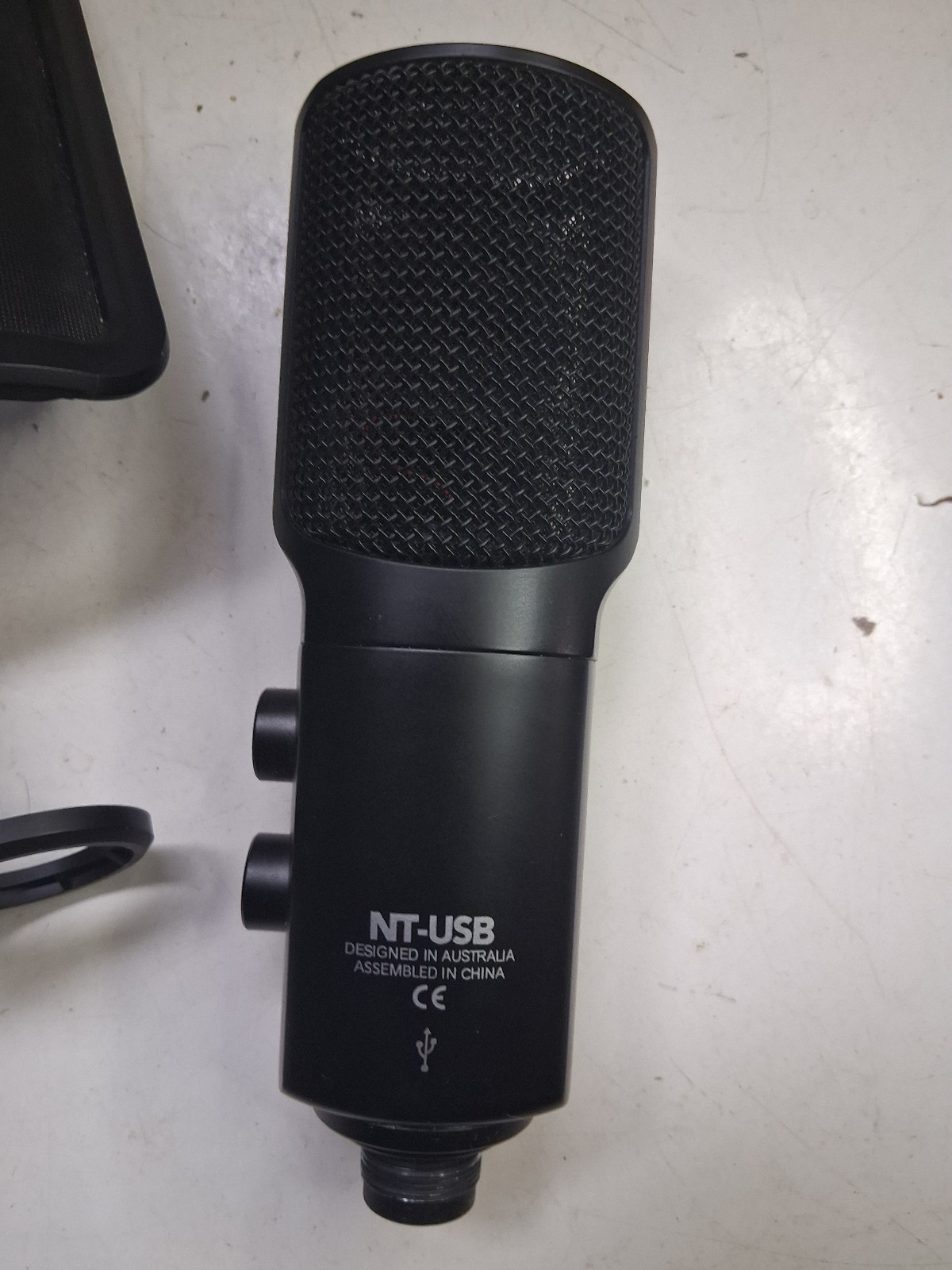 RØDE NT-USB Studio-quality Condenser USB Microphone W/Stand. Missing Clamp