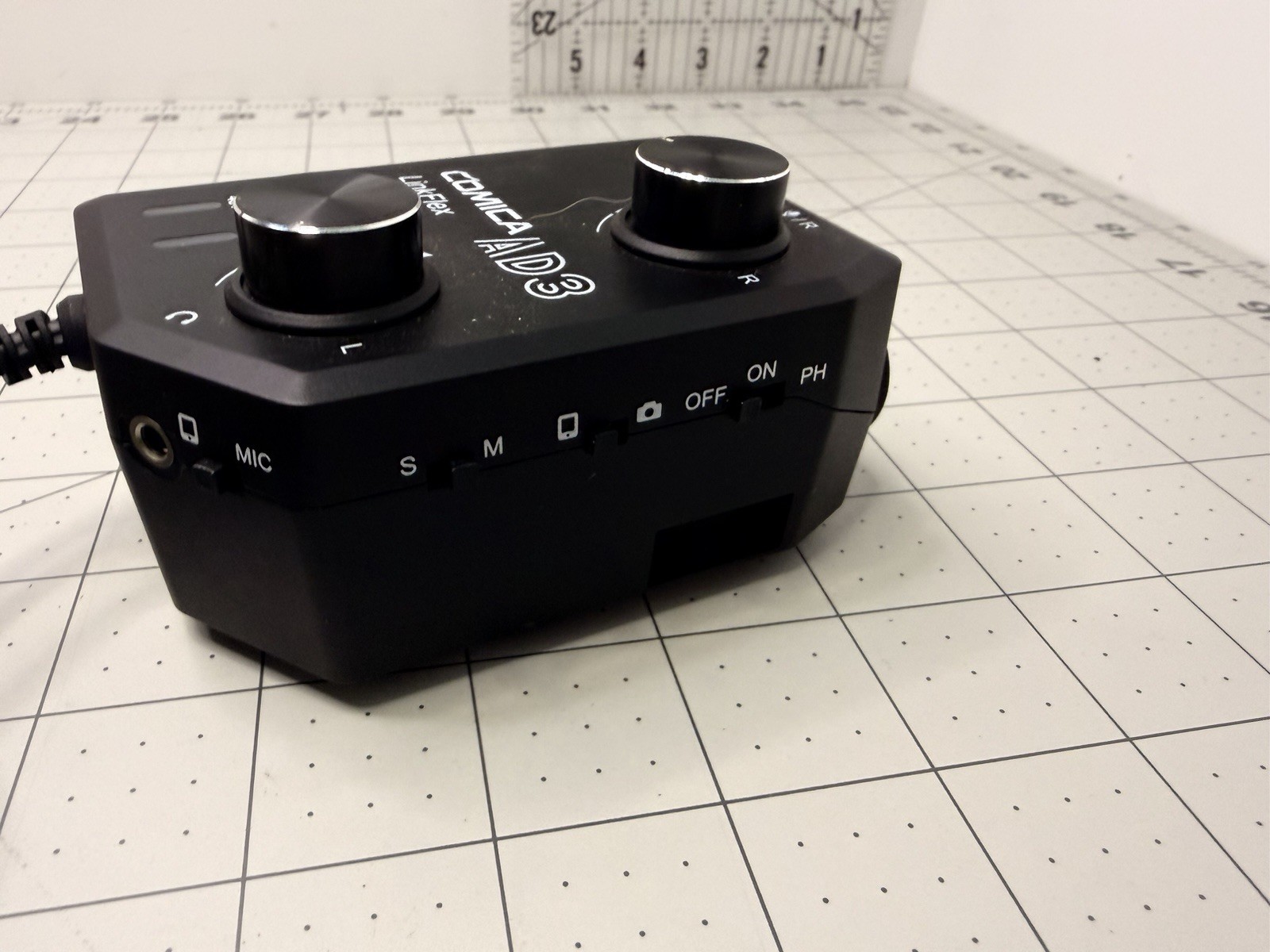 Comica LinkFlex AD3 2-Ch XLR 3.5mm Microphone Audio Mixer Preamp Adapter