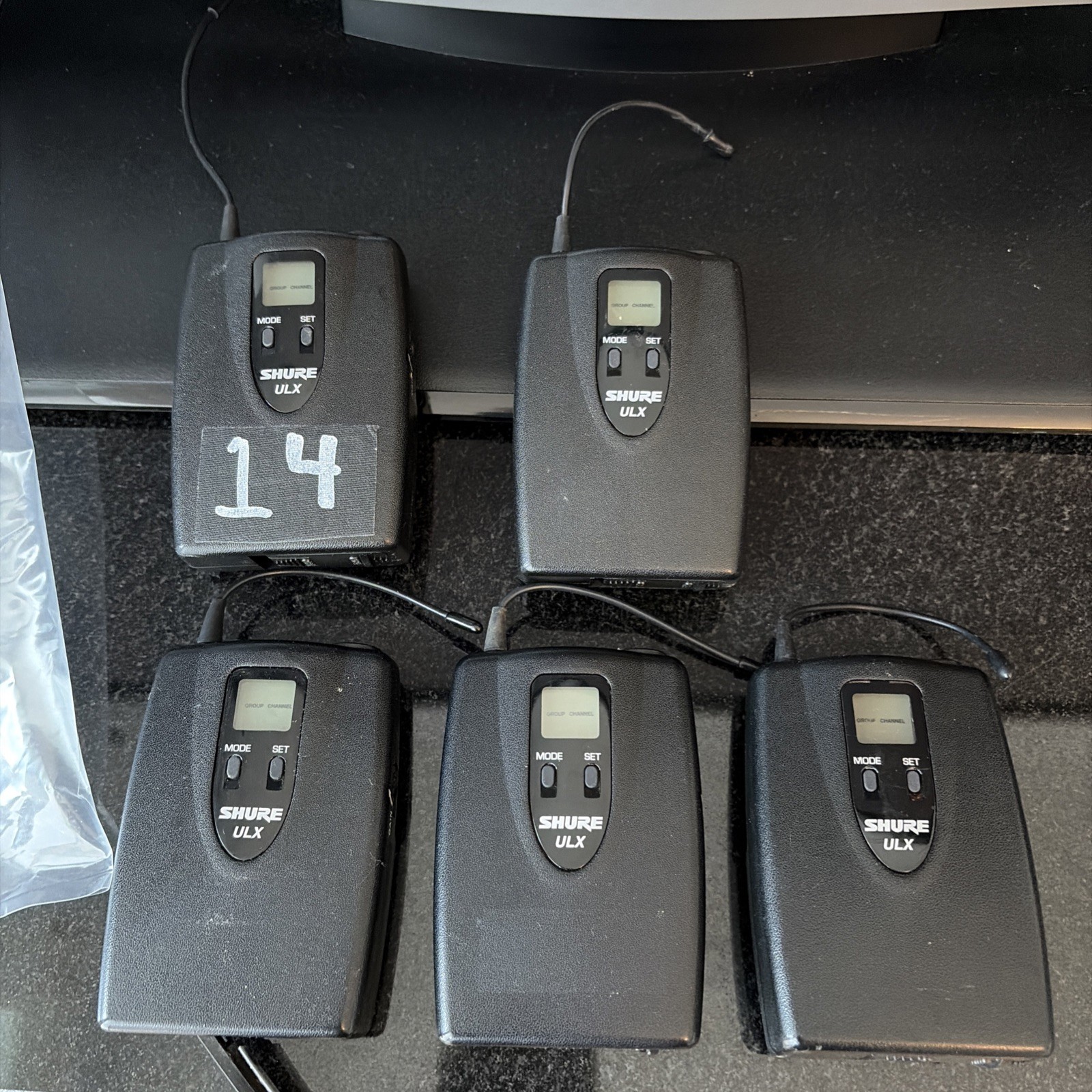 Shure ULXS4 Wireless Lavalier Microphone System ULX1 J1 554-590 MHz WL185 Mic