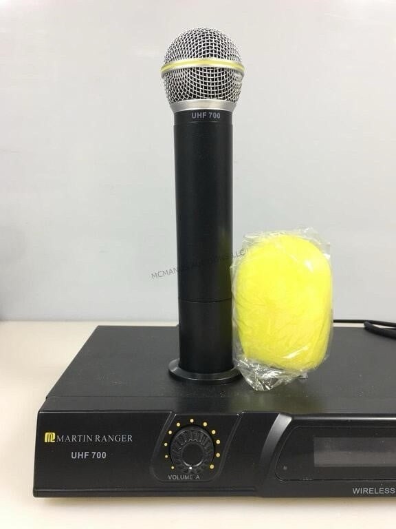 Martin Ranger WM-100 Professional Wireless Microphone Receiver &Two Microphones.