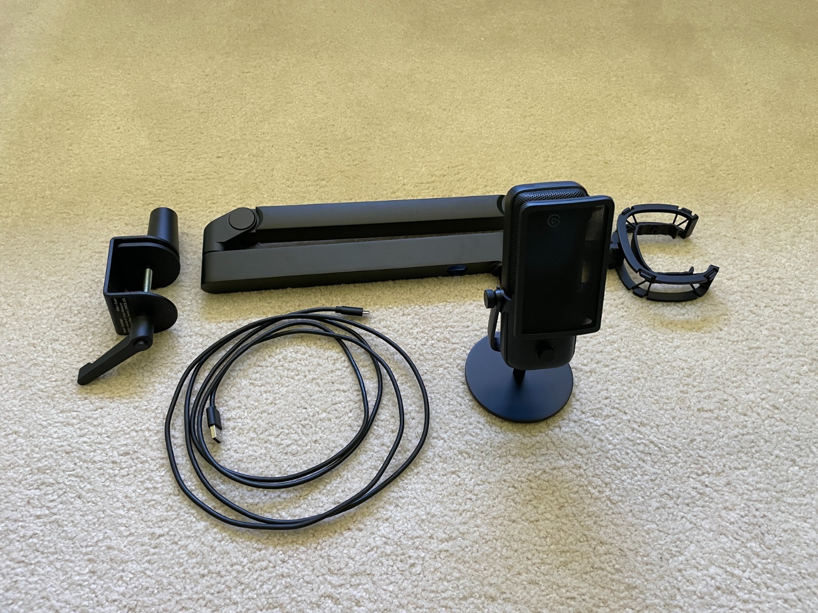 Elgato – Wave:3 USB Microphone Bundle + Mic Arm LP + Shock Mount + Pop Filter