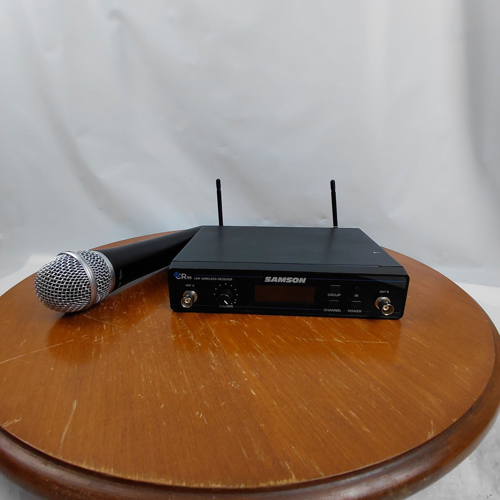 Samson CR99 UHF Wireless Receiver and CH99 Microphone Read Description