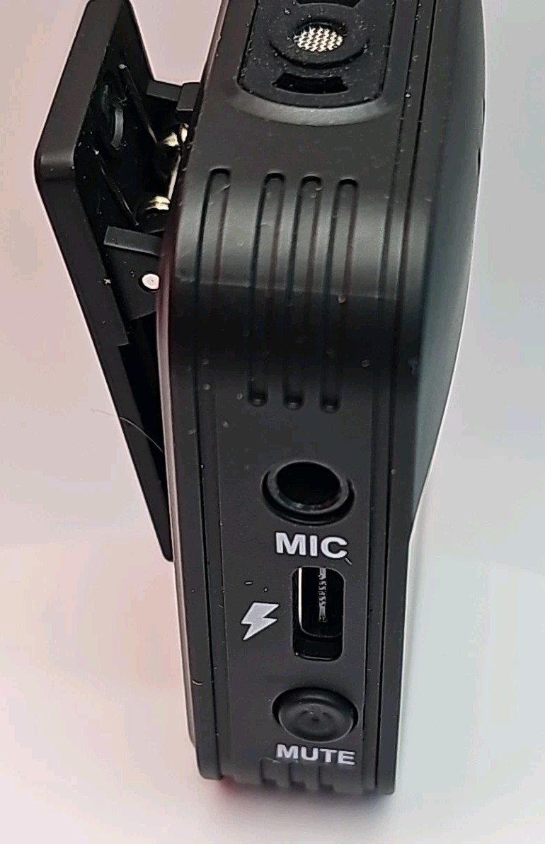 Moman C1 Wireless Lavalier Microphone System UHF Transmitter x2 Receiver x1