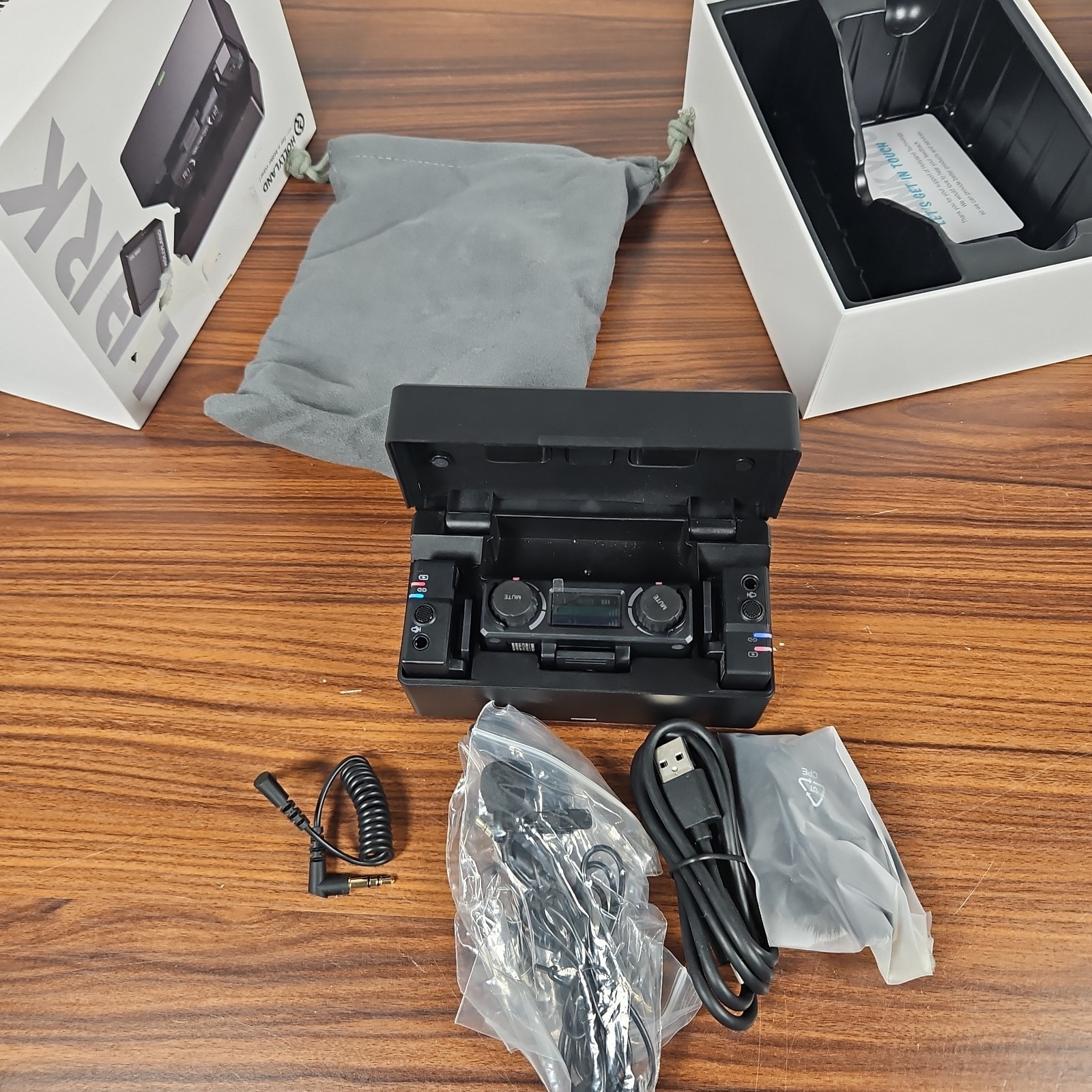 Hollyland LARK 150 2.4GHz 2-Person Clip-on Wireless Microphone System